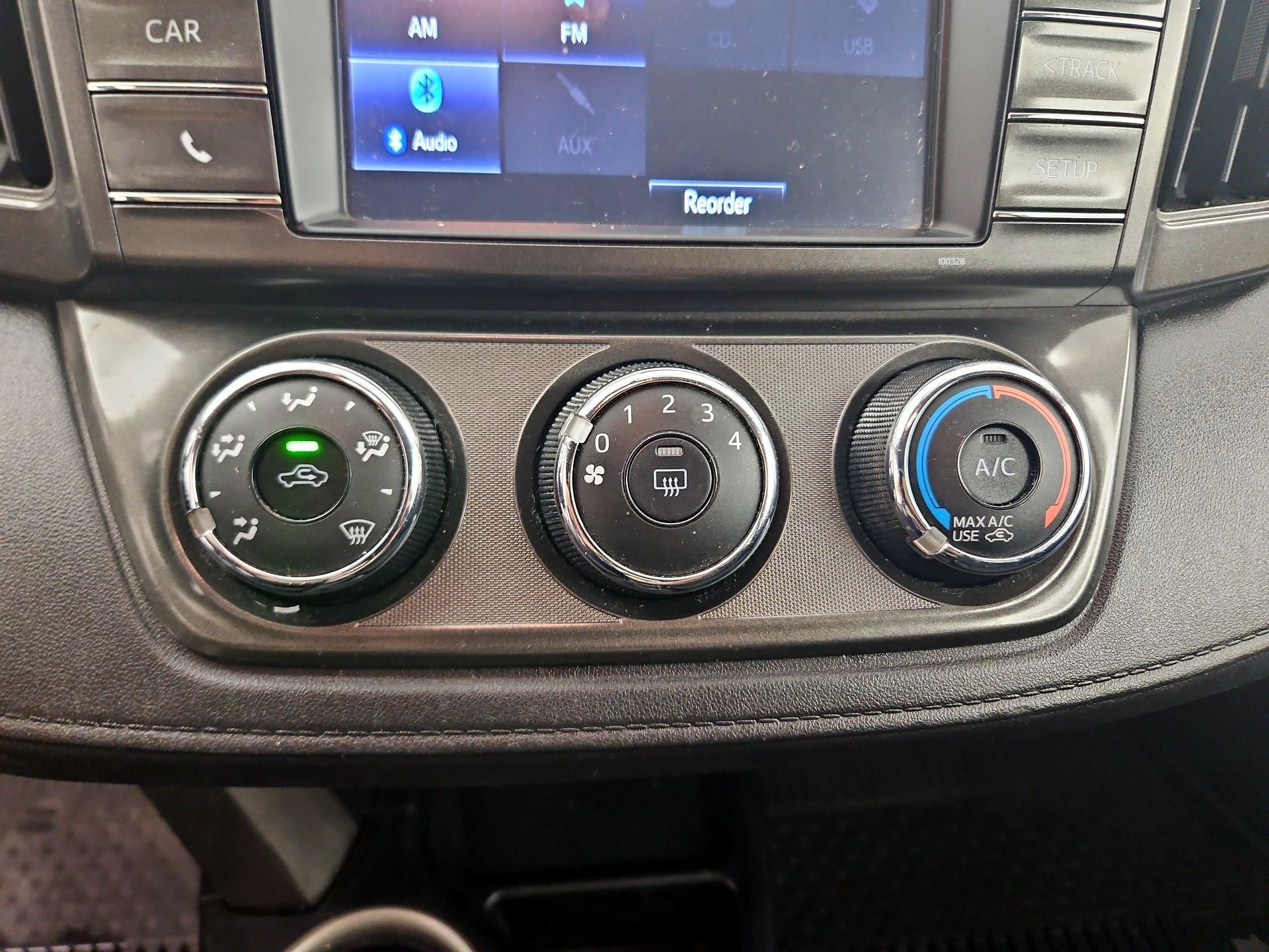 Thumbnail: 2015 Toyota RAV4 - 16