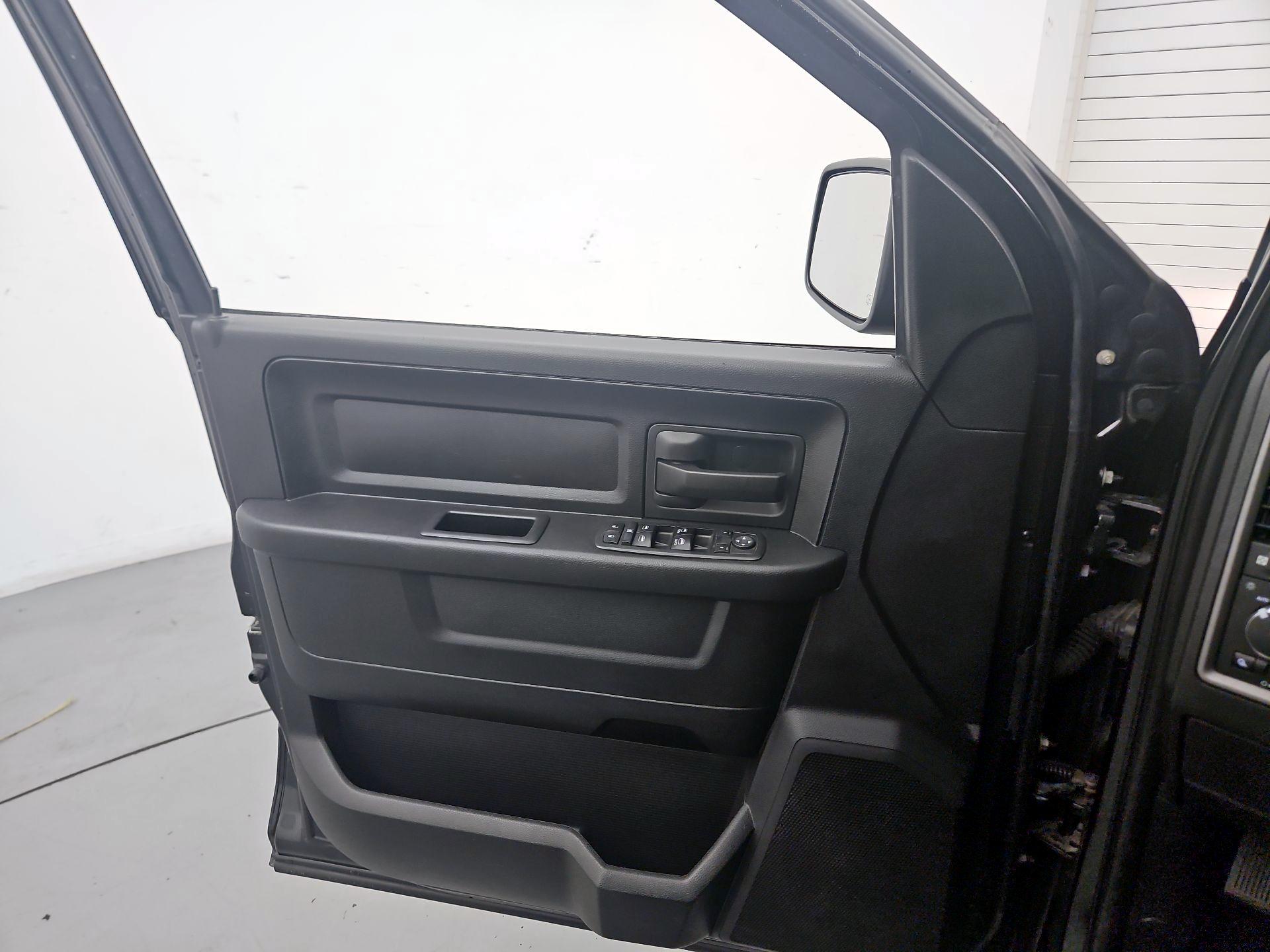 Thumbnail: 2019 RAM 1500 Classic - 12