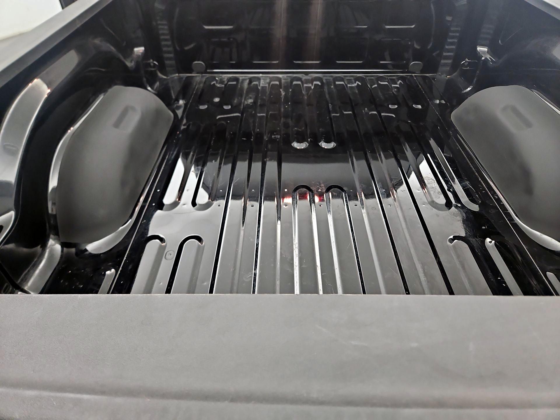 Thumbnail: 2019 RAM 1500 Classic - 19