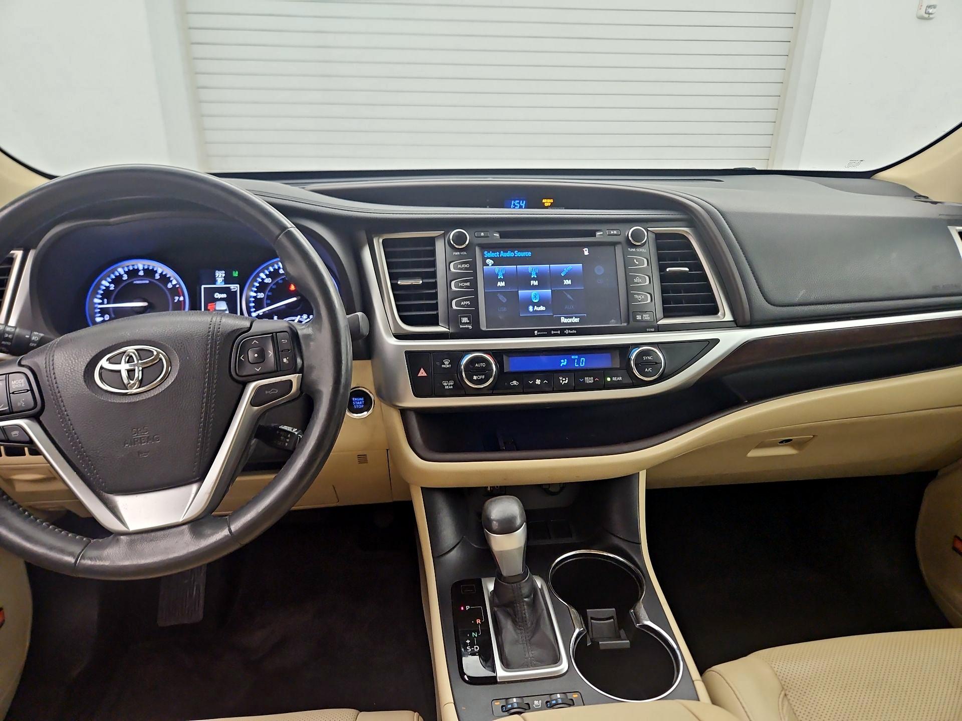 Thumbnail: 2016 Toyota Highlander - 9