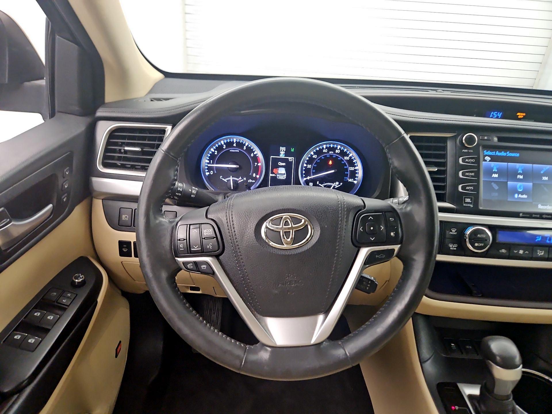 Thumbnail: 2016 Toyota Highlander - 10