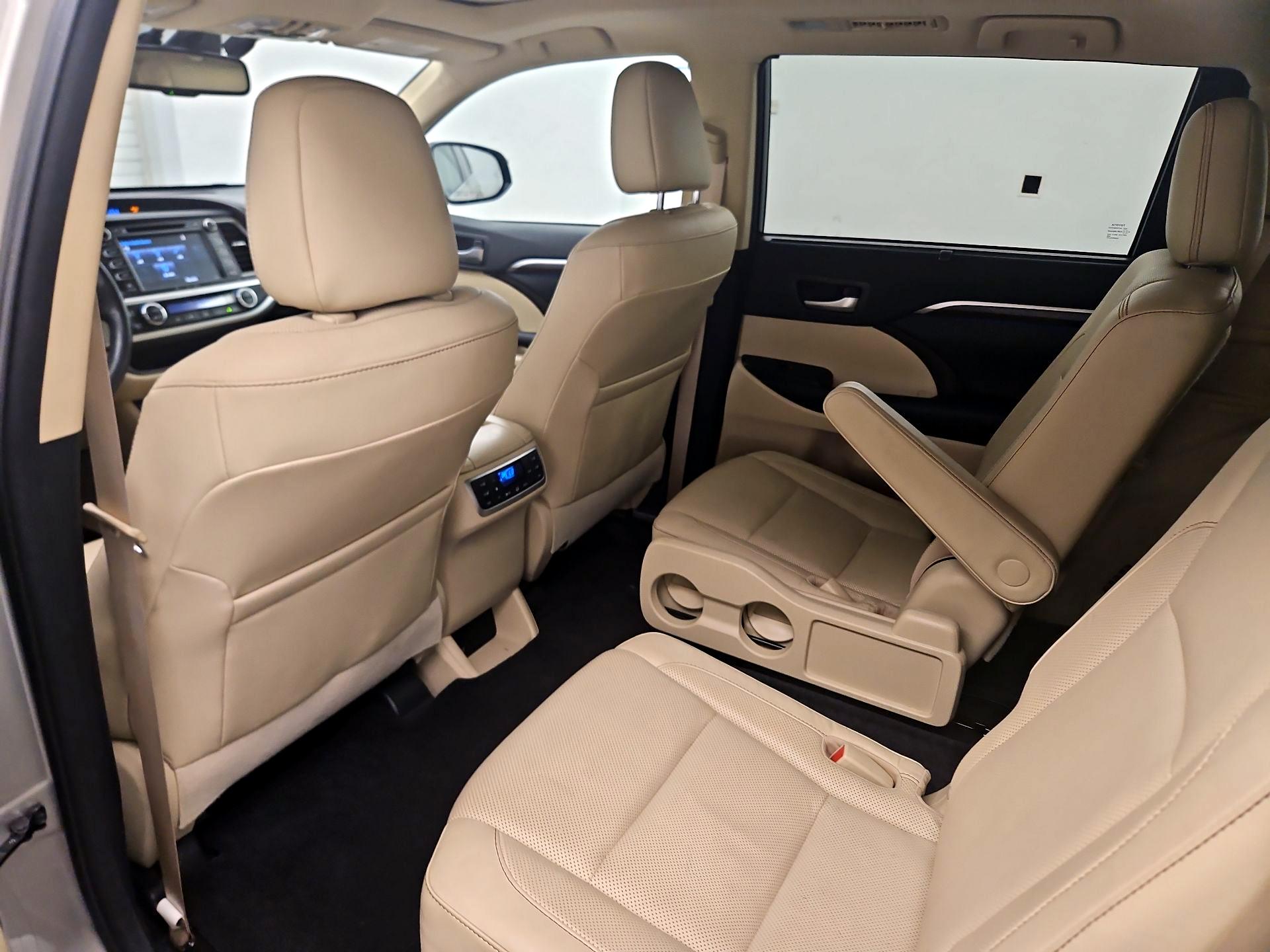 Thumbnail: 2016 Toyota Highlander - 19