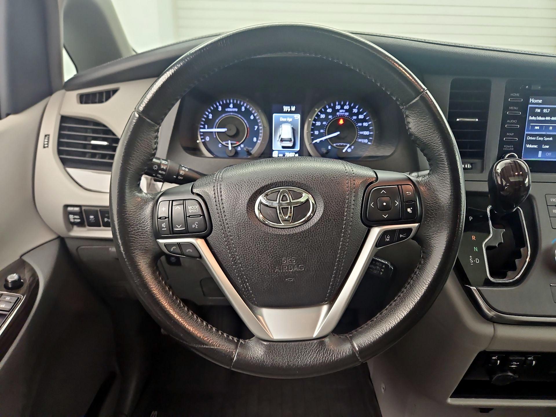 Thumbnail: 2018 Toyota Sienna - 10