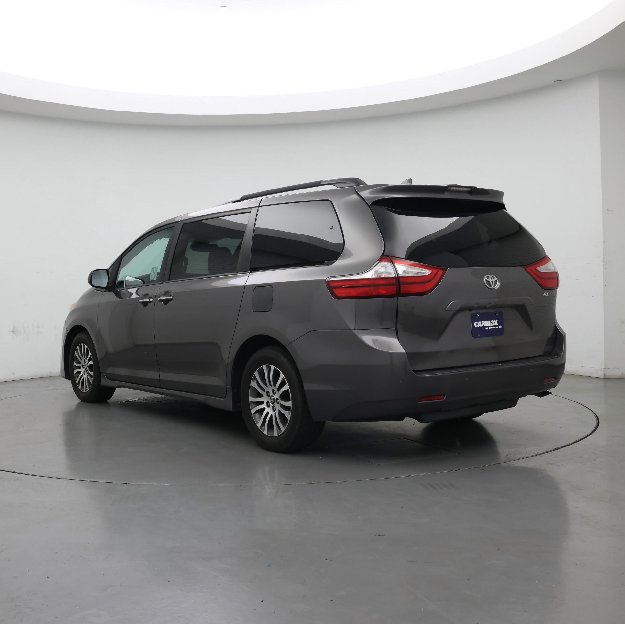 Thumbnail: 2018 Toyota Sienna - 2
