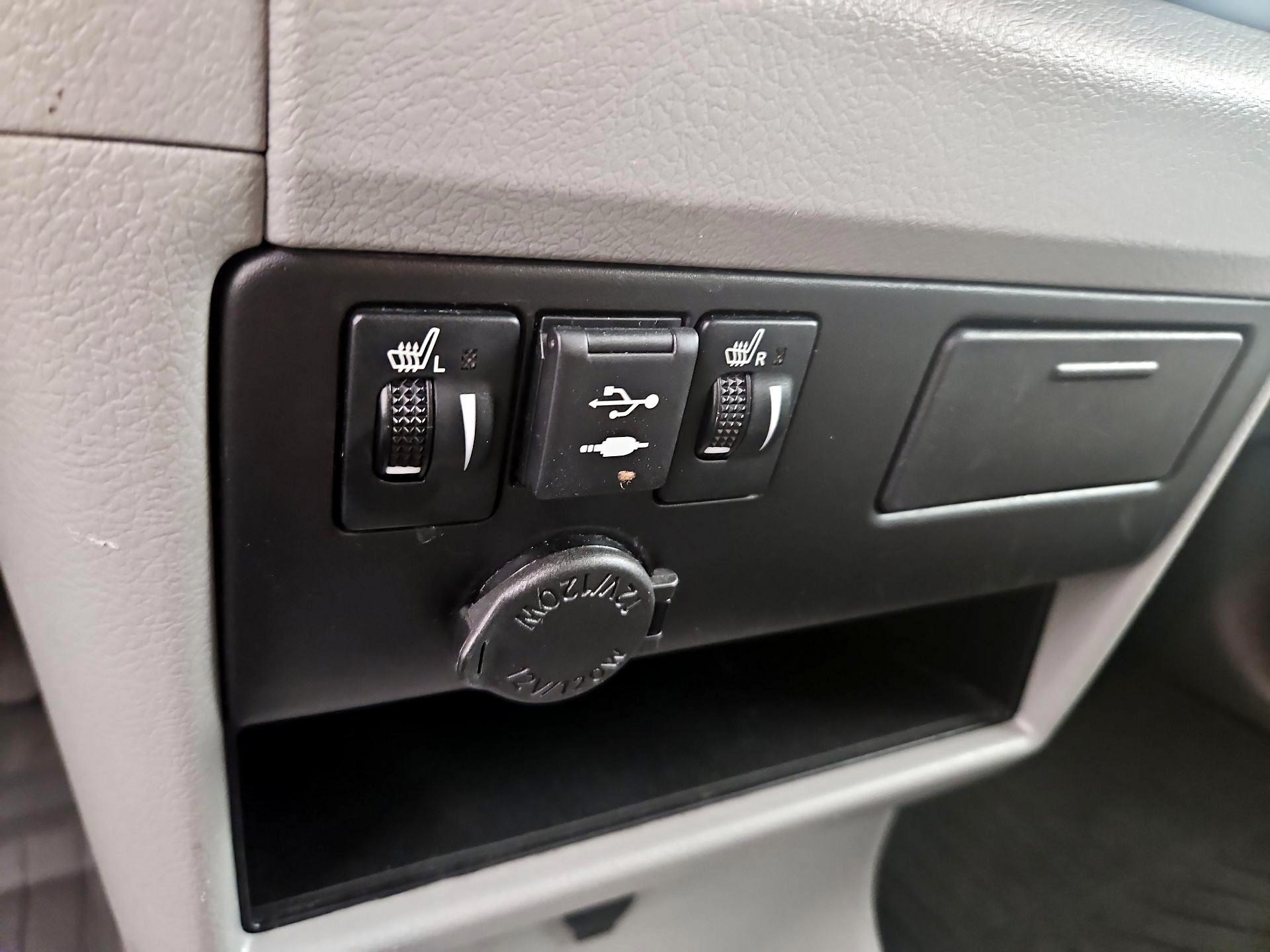 Thumbnail: 2018 Toyota Sienna - 19