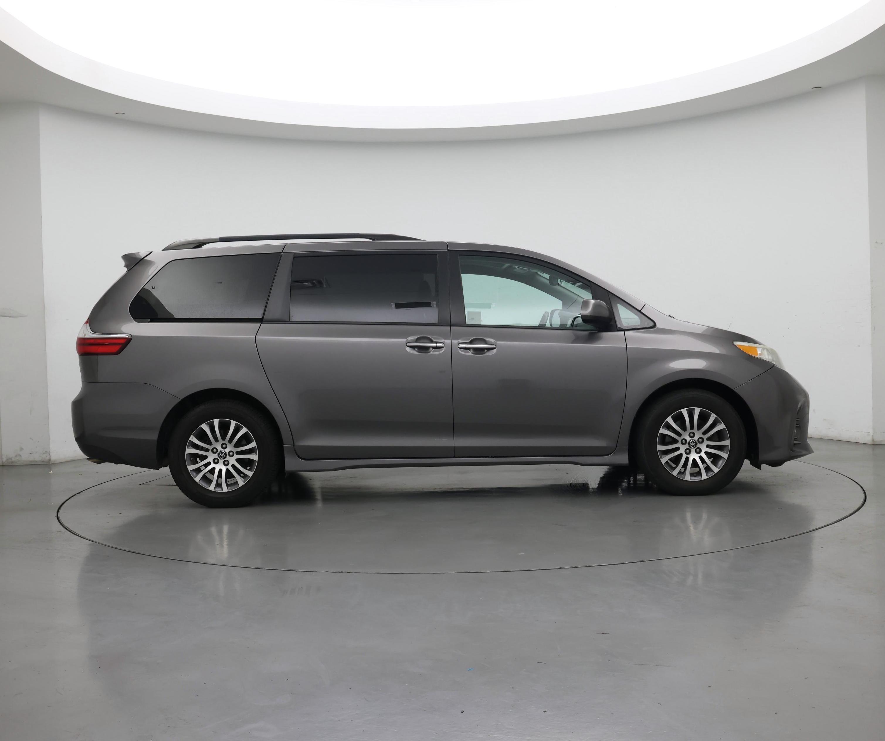 Thumbnail: 2018 Toyota Sienna - 7