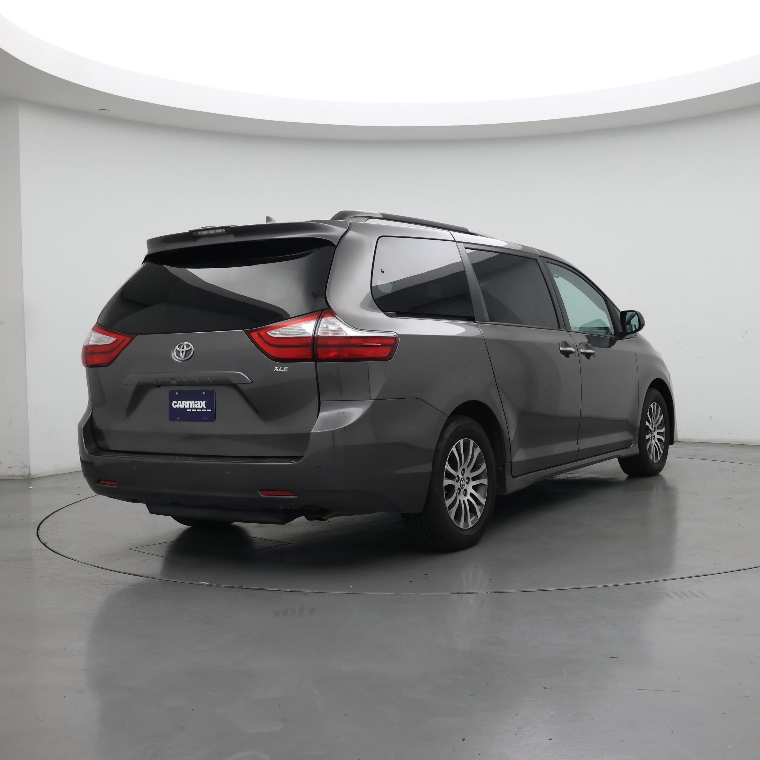 Thumbnail: 2018 Toyota Sienna - 8