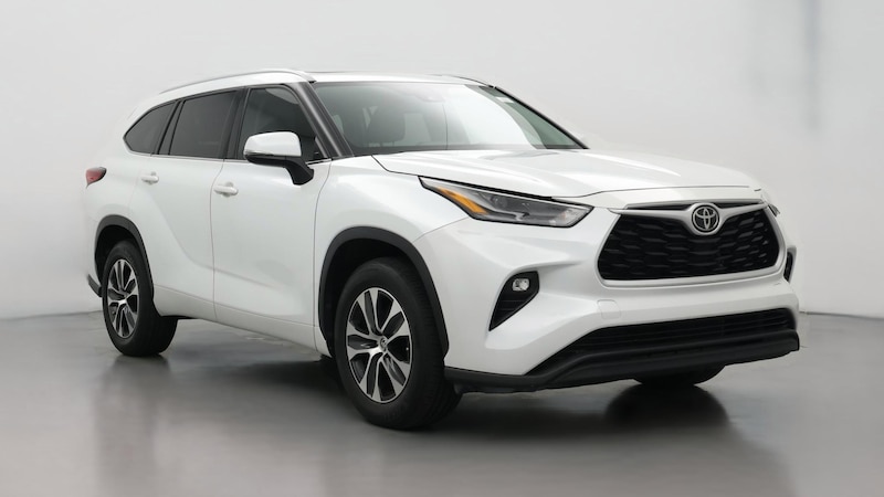 2022 Toyota Highlander XLE Hero Image