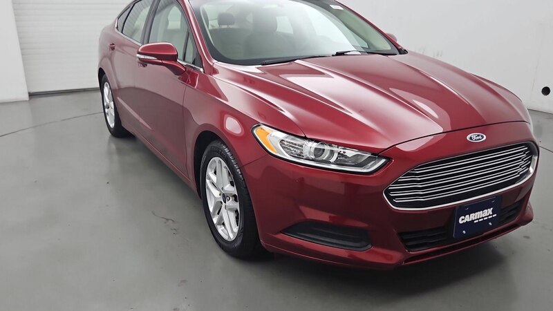 2015 Ford Fusion SE Hero Image