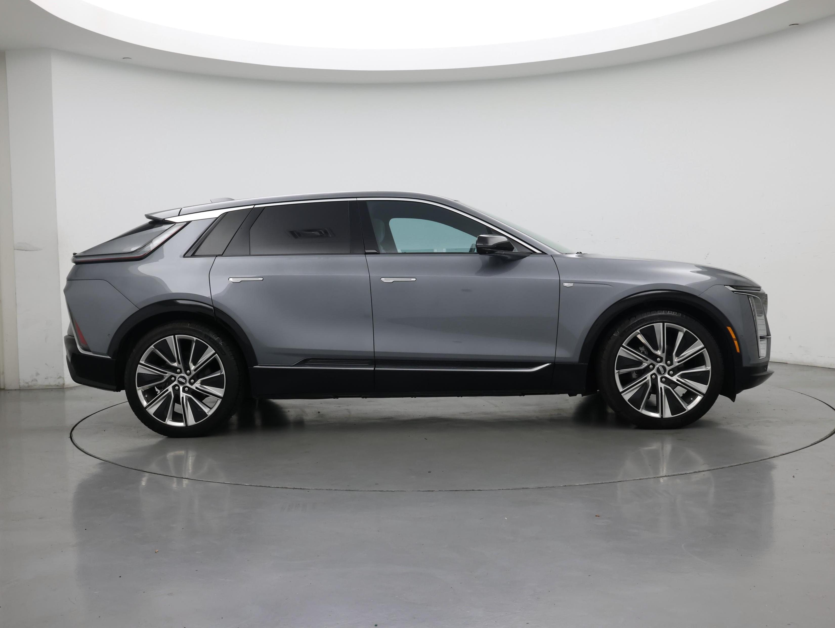 Thumbnail: 2023 Cadillac Lyriq - 7