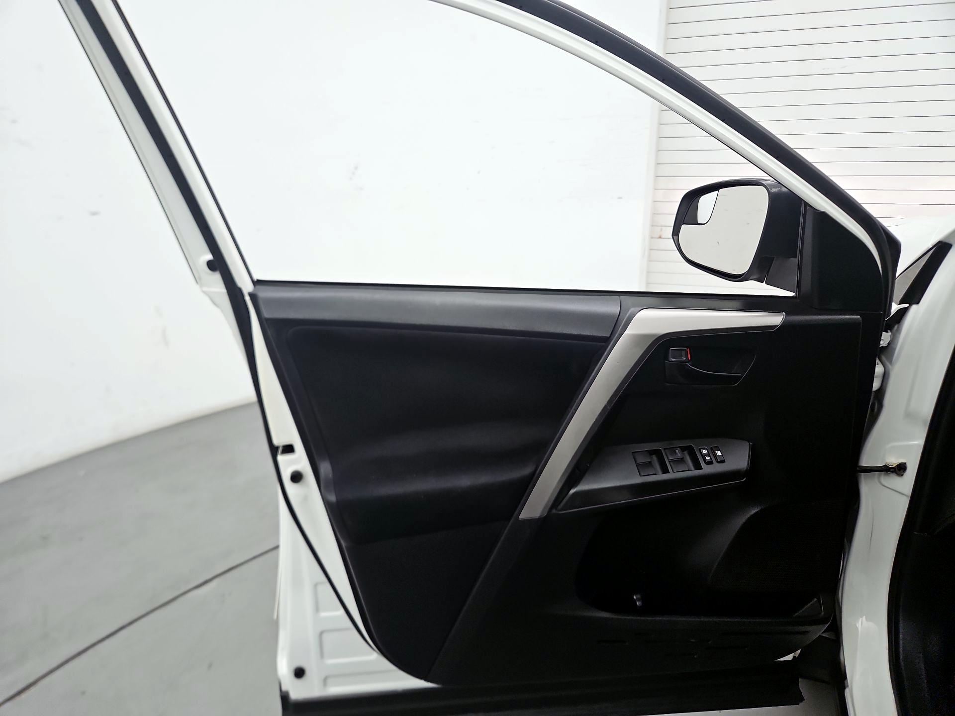 Thumbnail: 2017 Toyota RAV4 - 12