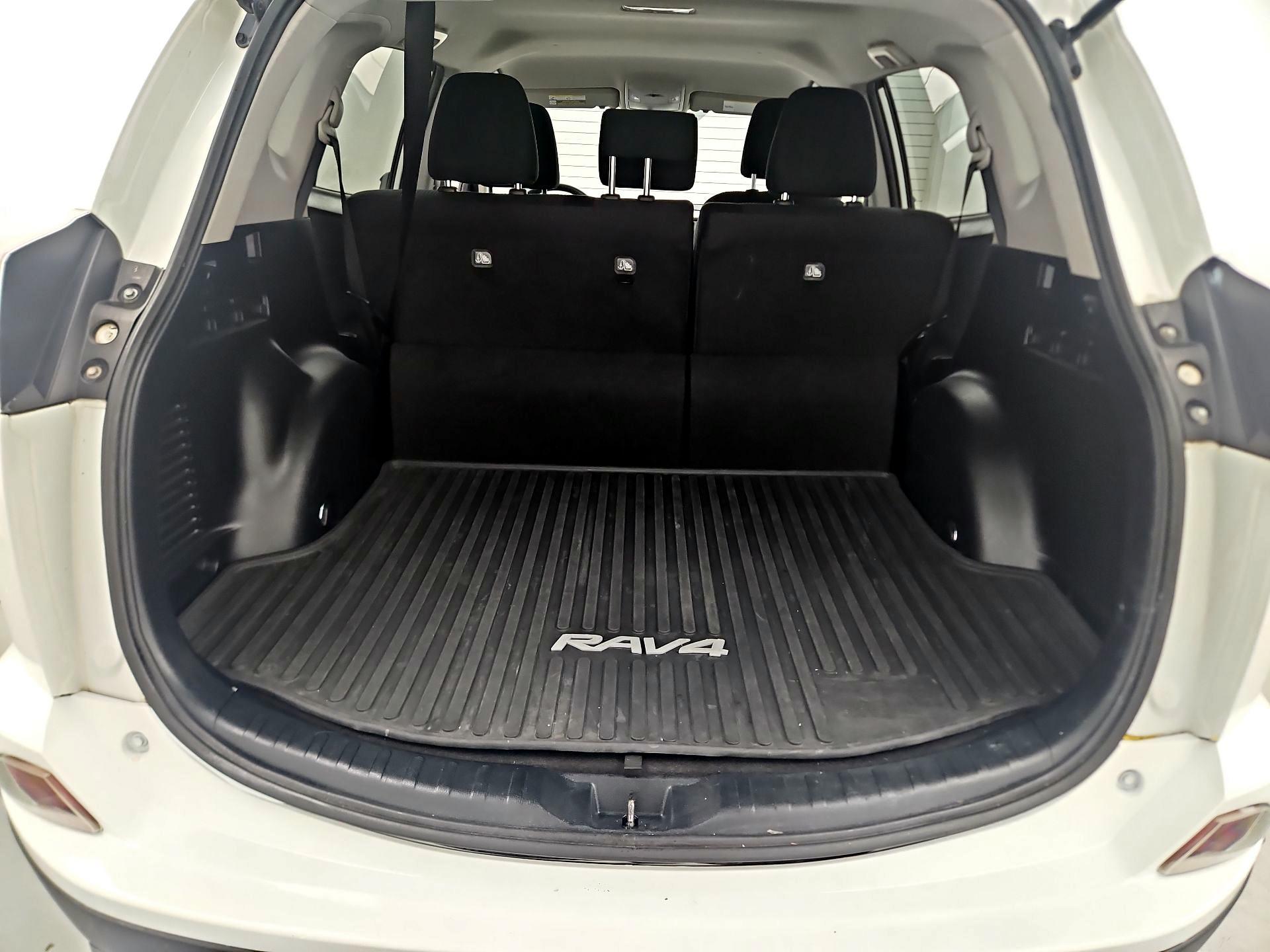Thumbnail: 2017 Toyota RAV4 - 20