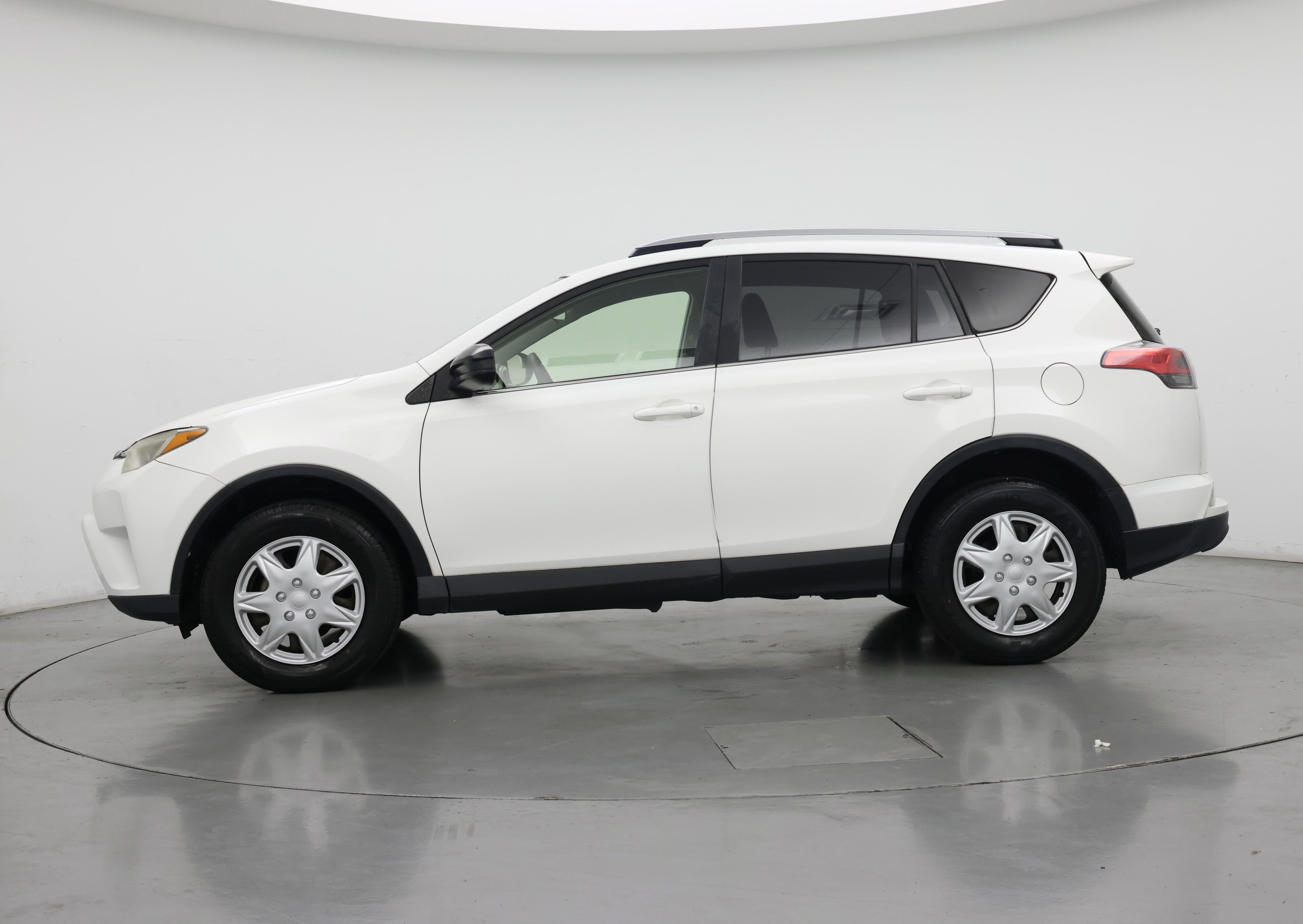 Thumbnail: 2017 Toyota RAV4 - 3