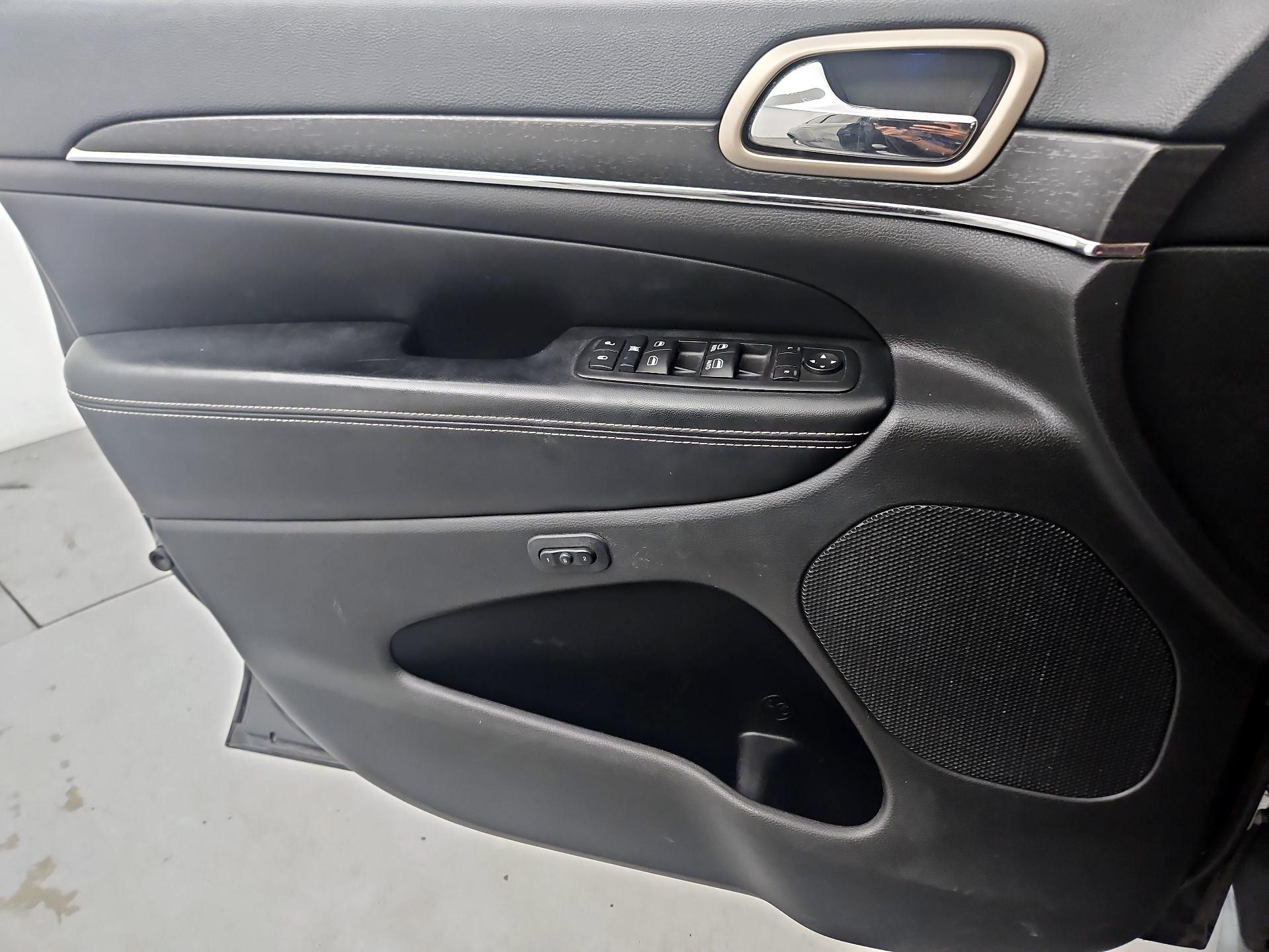 Thumbnail: 2015 Jeep Grand Cherokee - 12