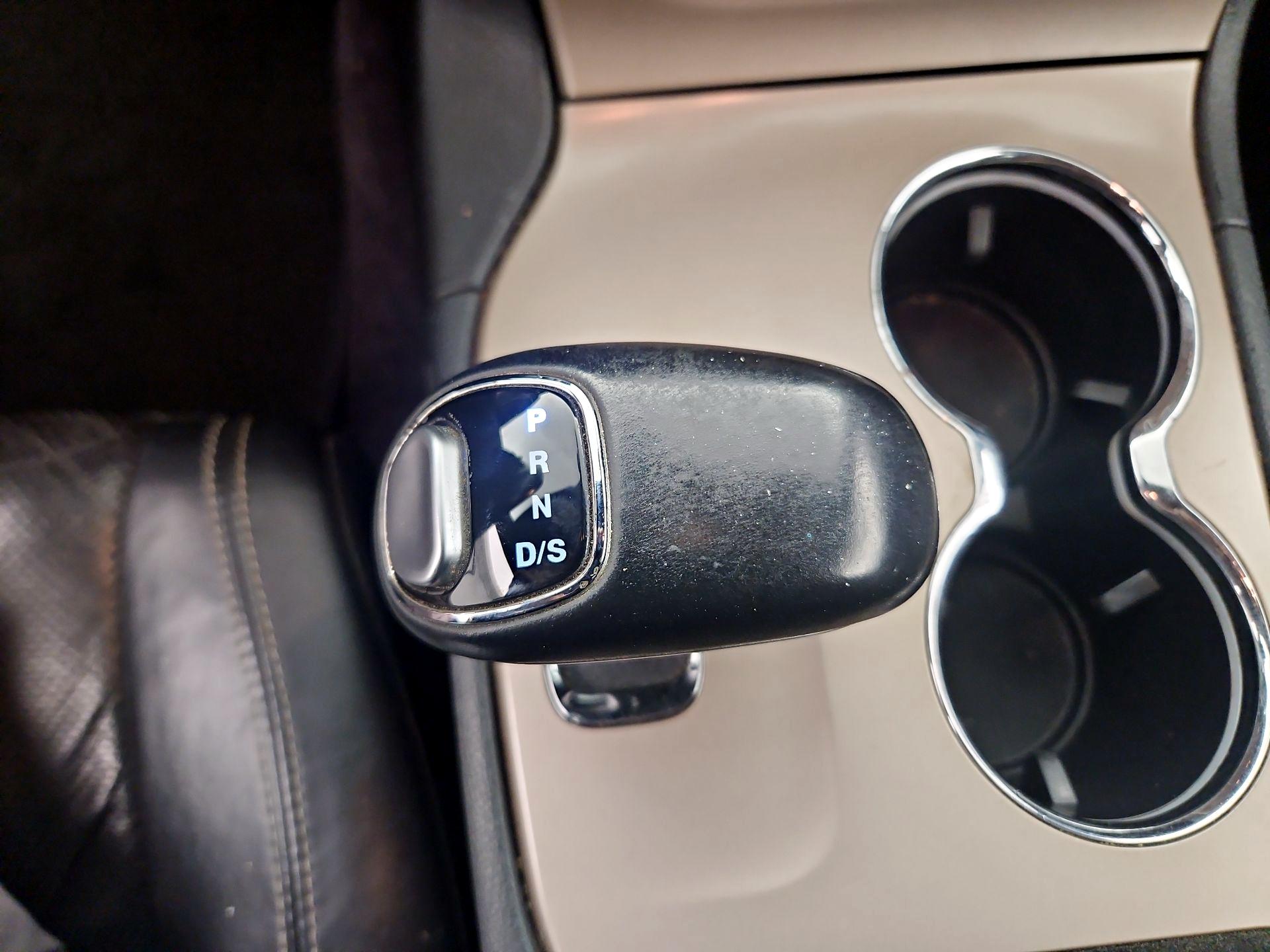 Thumbnail: 2015 Jeep Grand Cherokee - 17