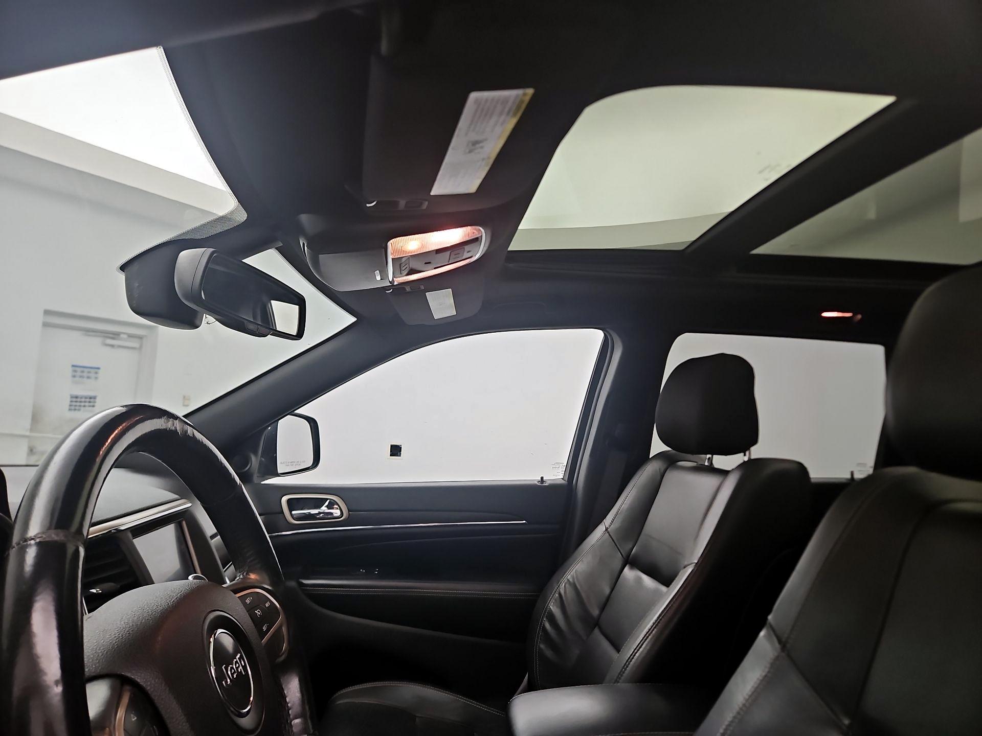 Thumbnail: 2015 Jeep Grand Cherokee - 18
