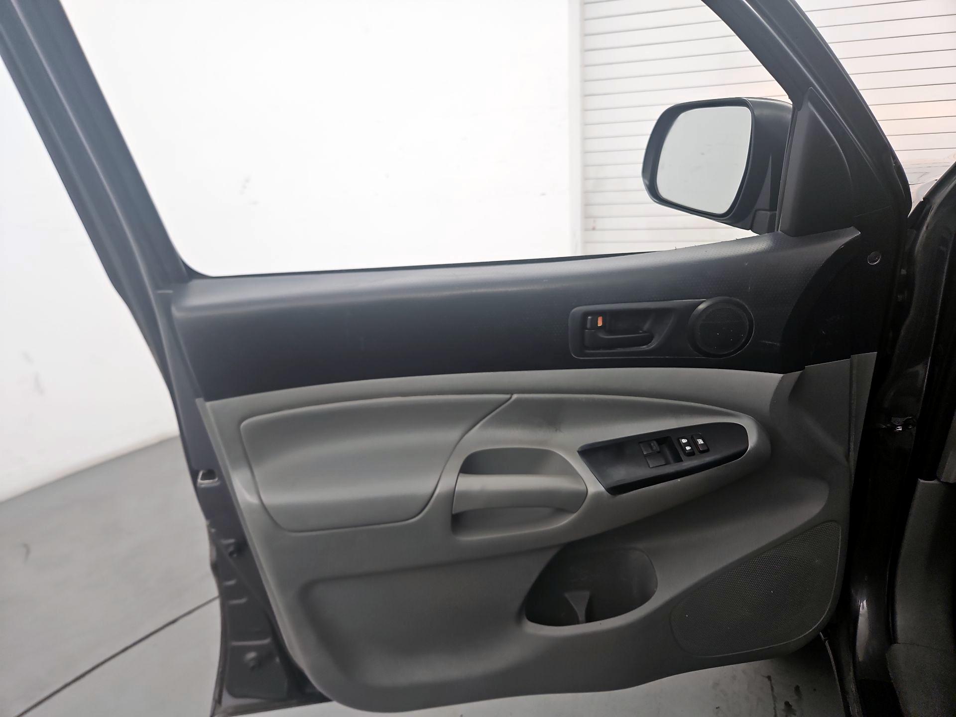 Thumbnail: 2013 Toyota Tacoma - 10