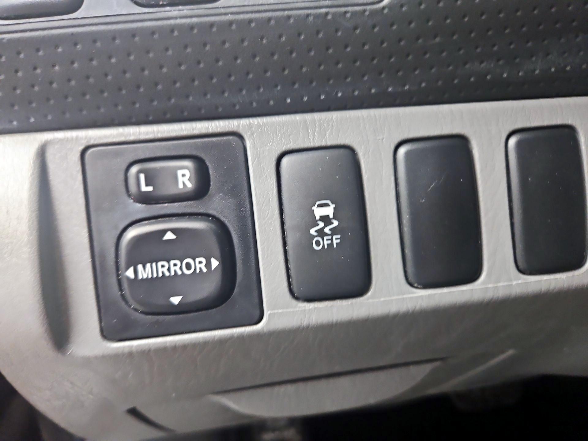 Thumbnail: 2013 Toyota Tacoma - 11