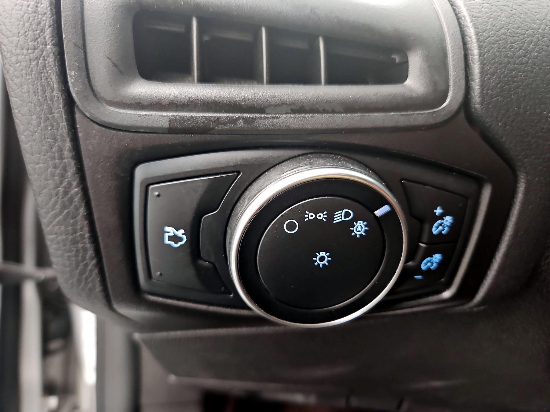 Thumbnail: 2015 Ford Focus - 13