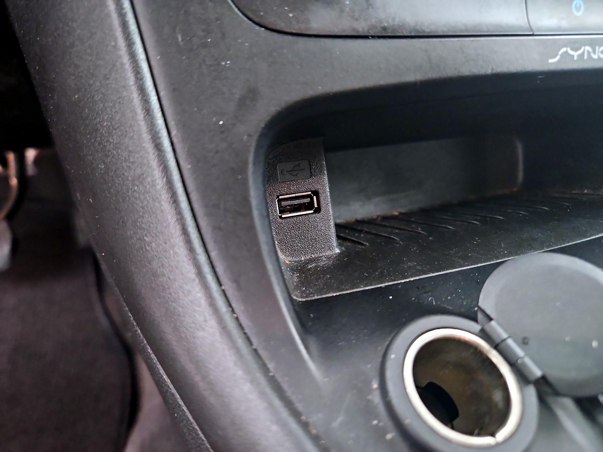 Thumbnail: 2015 Ford Focus - 18