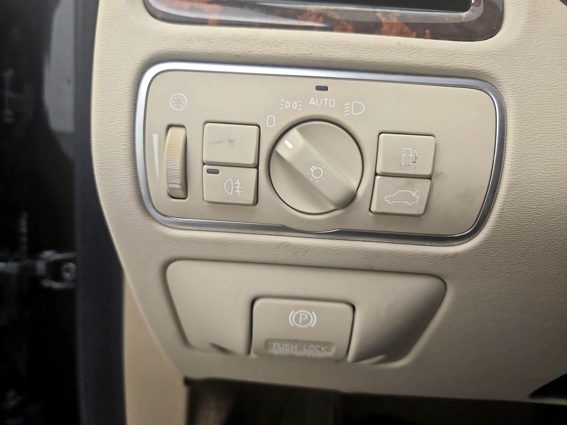 Thumbnail: 2015 Volvo S80 - 13