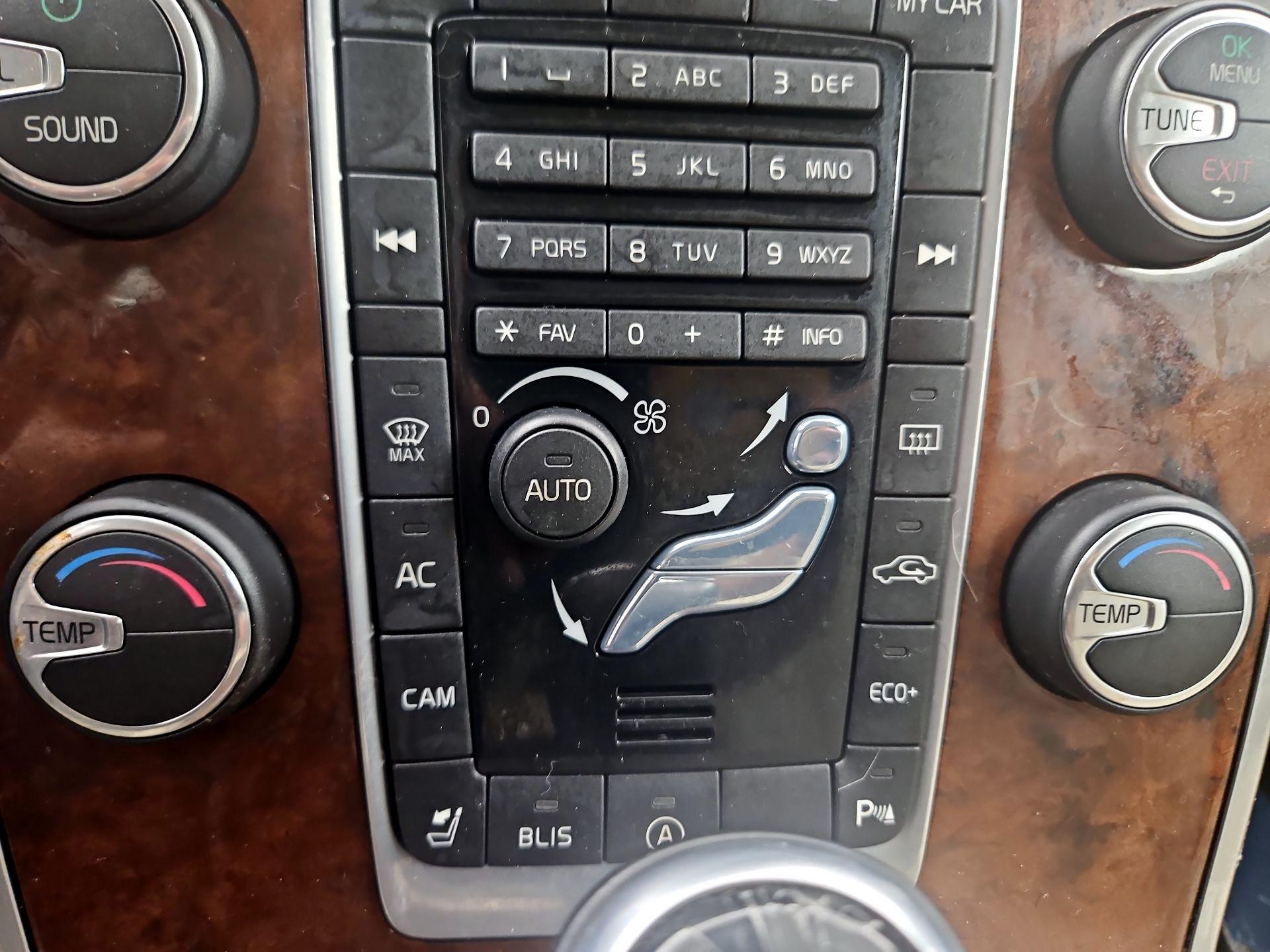 Thumbnail: 2015 Volvo S80 - 16