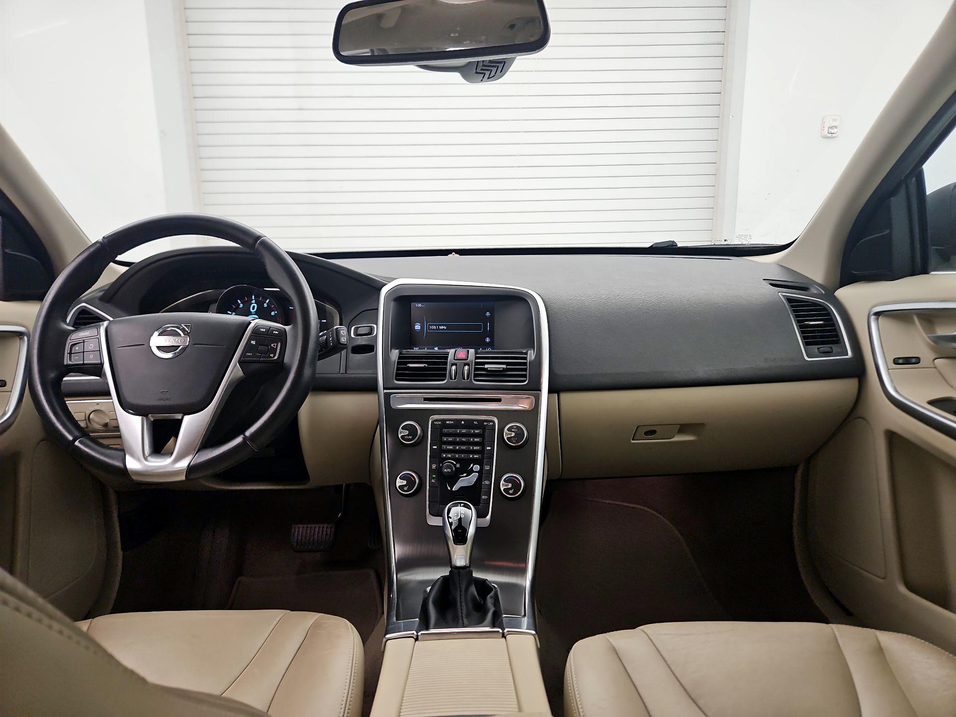 Thumbnail: 2015 Volvo XC60 - 9