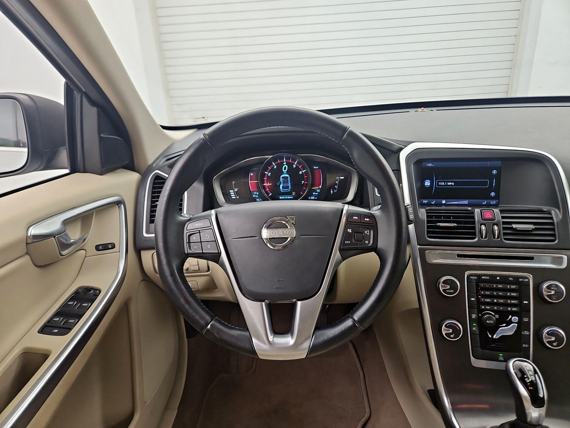 Thumbnail: 2015 Volvo XC60 - 10