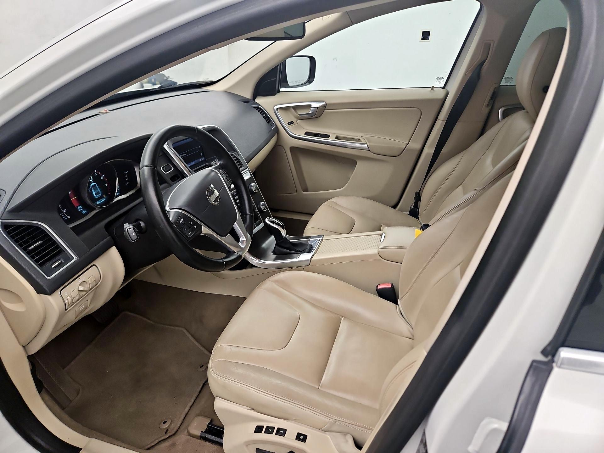 Thumbnail: 2015 Volvo XC60 - 11
