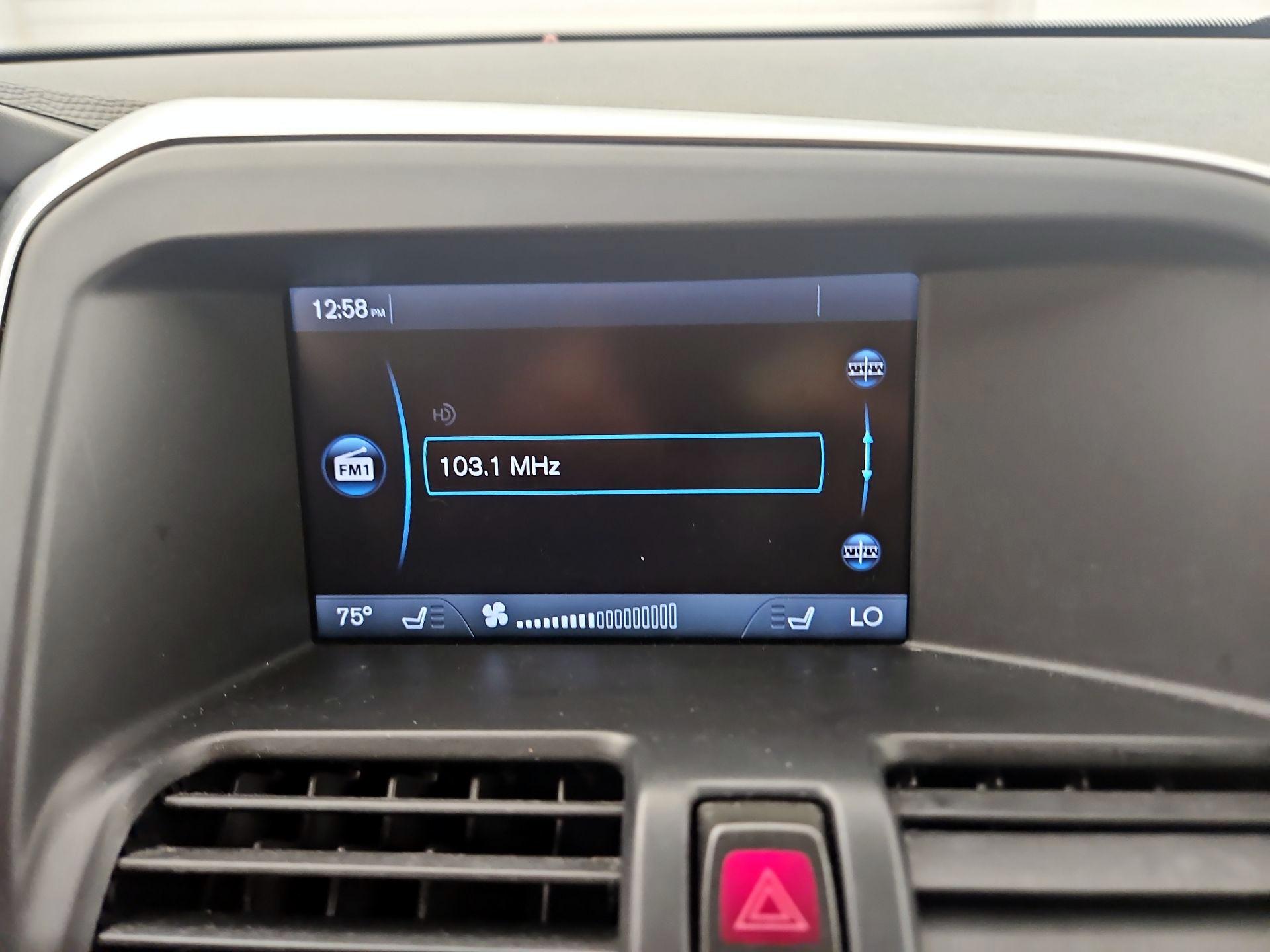 Thumbnail: 2015 Volvo XC60 - 14