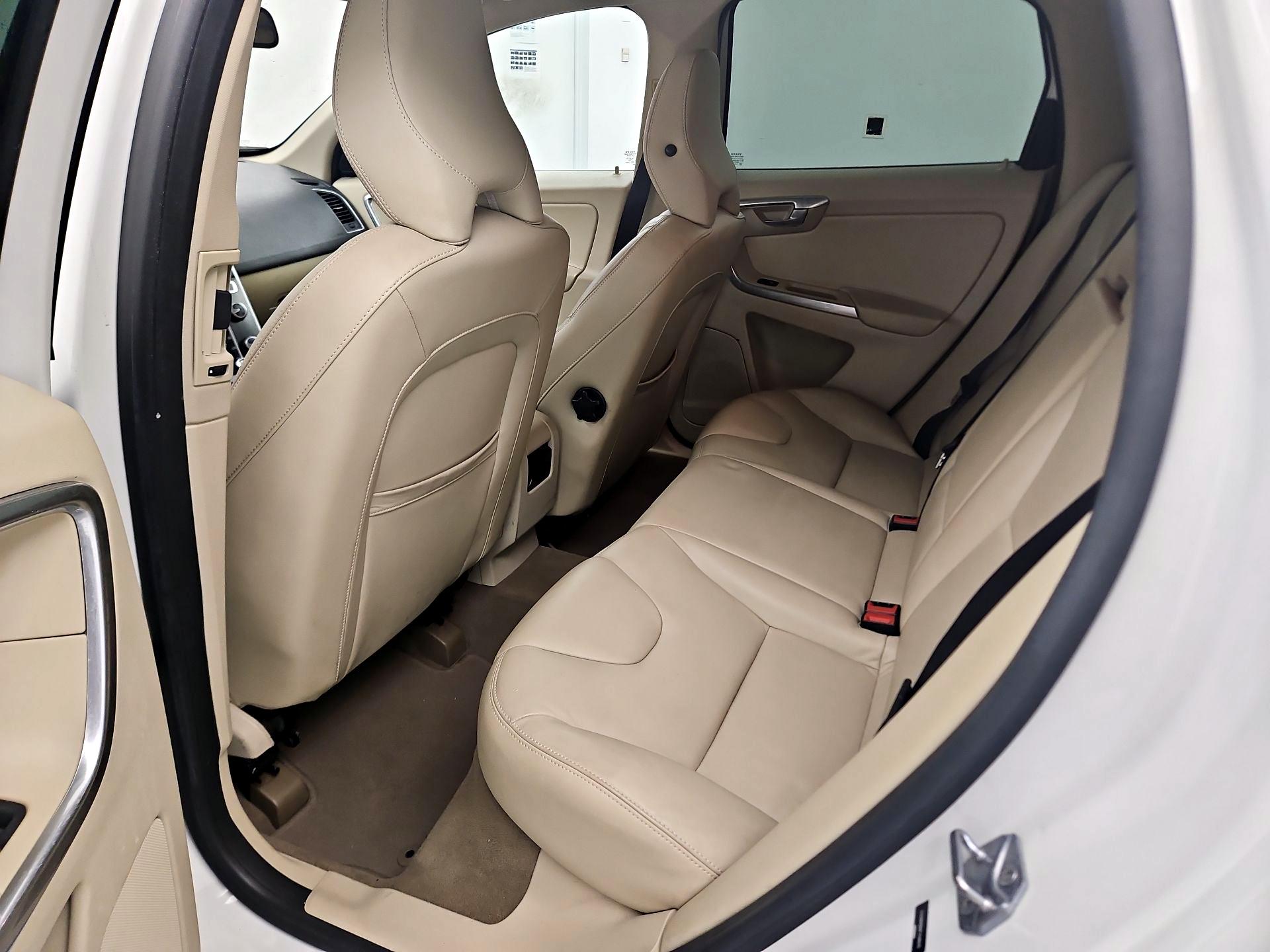 Thumbnail: 2015 Volvo XC60 - 18