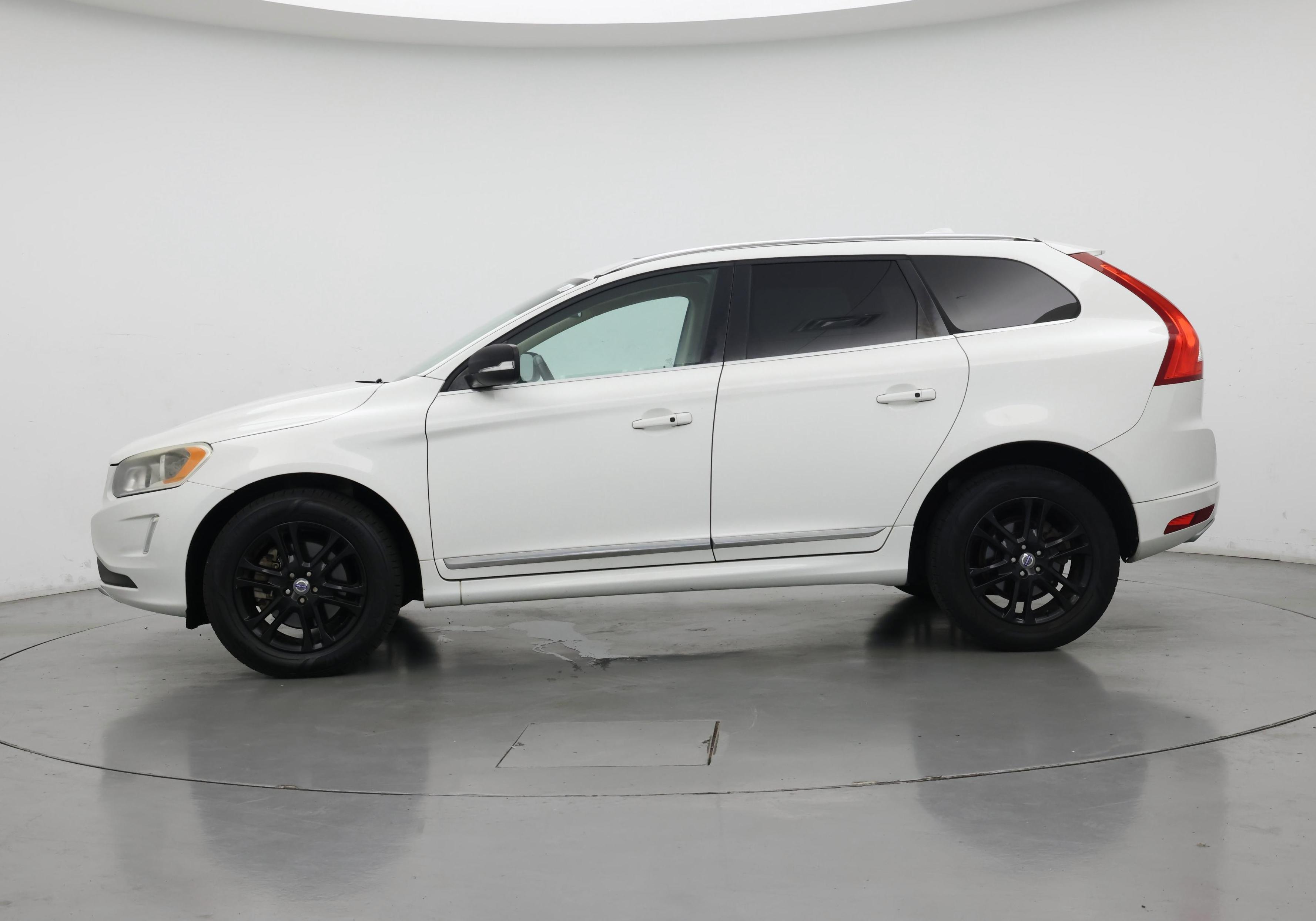 Thumbnail: 2015 Volvo XC60 - 3