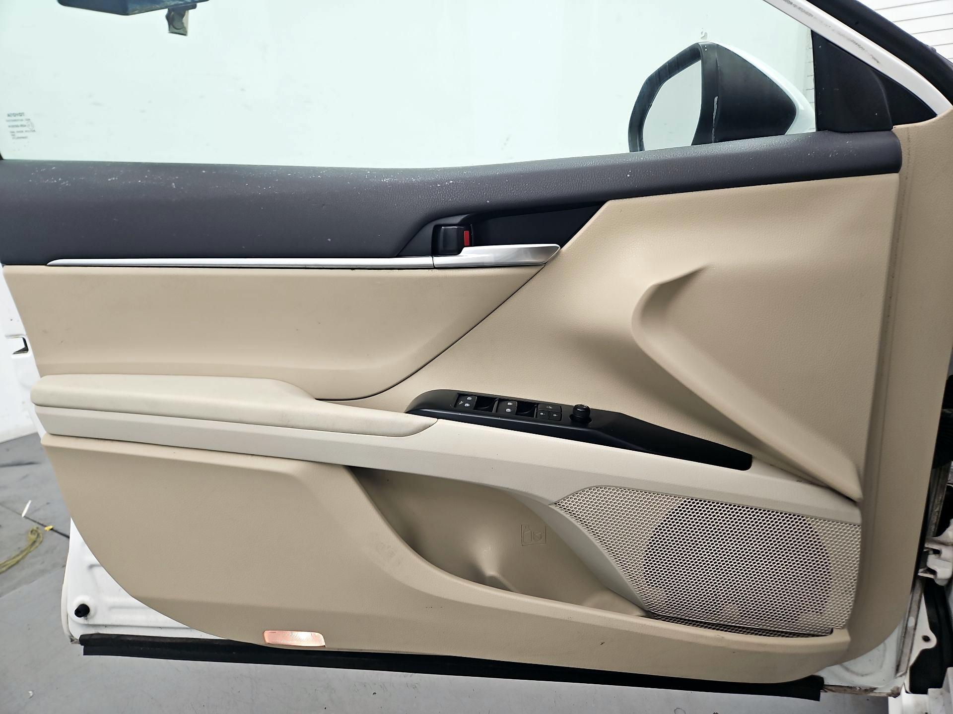 Thumbnail: 2019 Toyota Camry - 12
