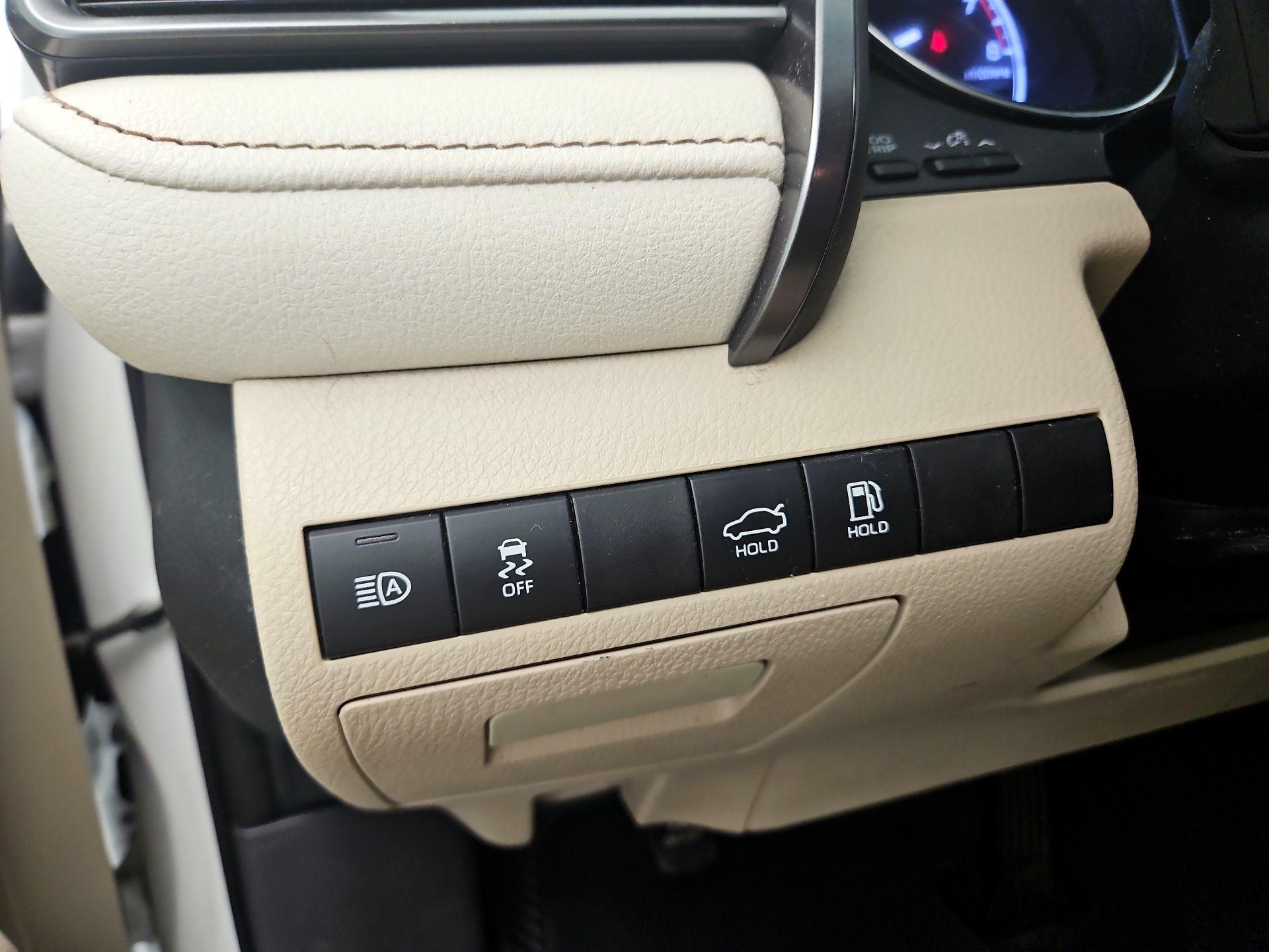 Thumbnail: 2019 Toyota Camry - 13