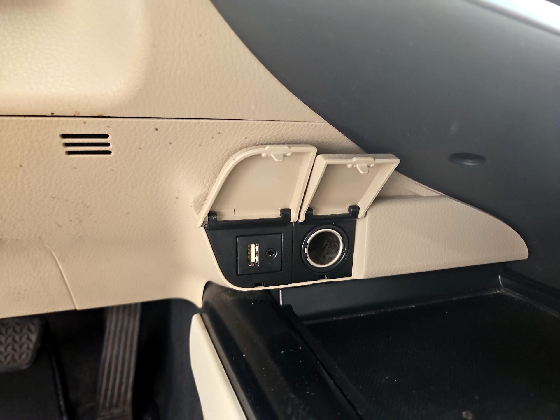 Thumbnail: 2019 Toyota Camry - 18