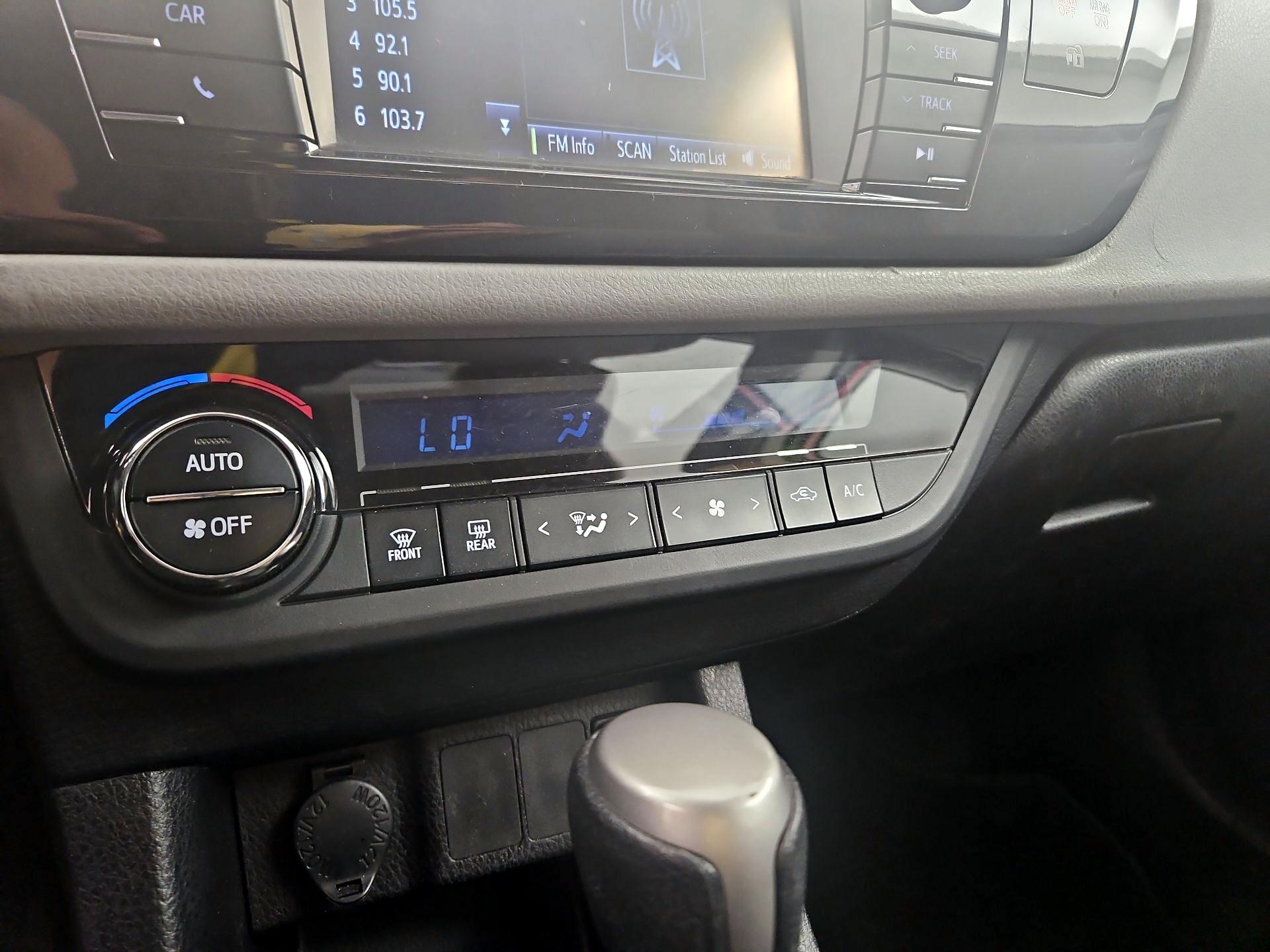 Thumbnail: 2014 Toyota Corolla - 16