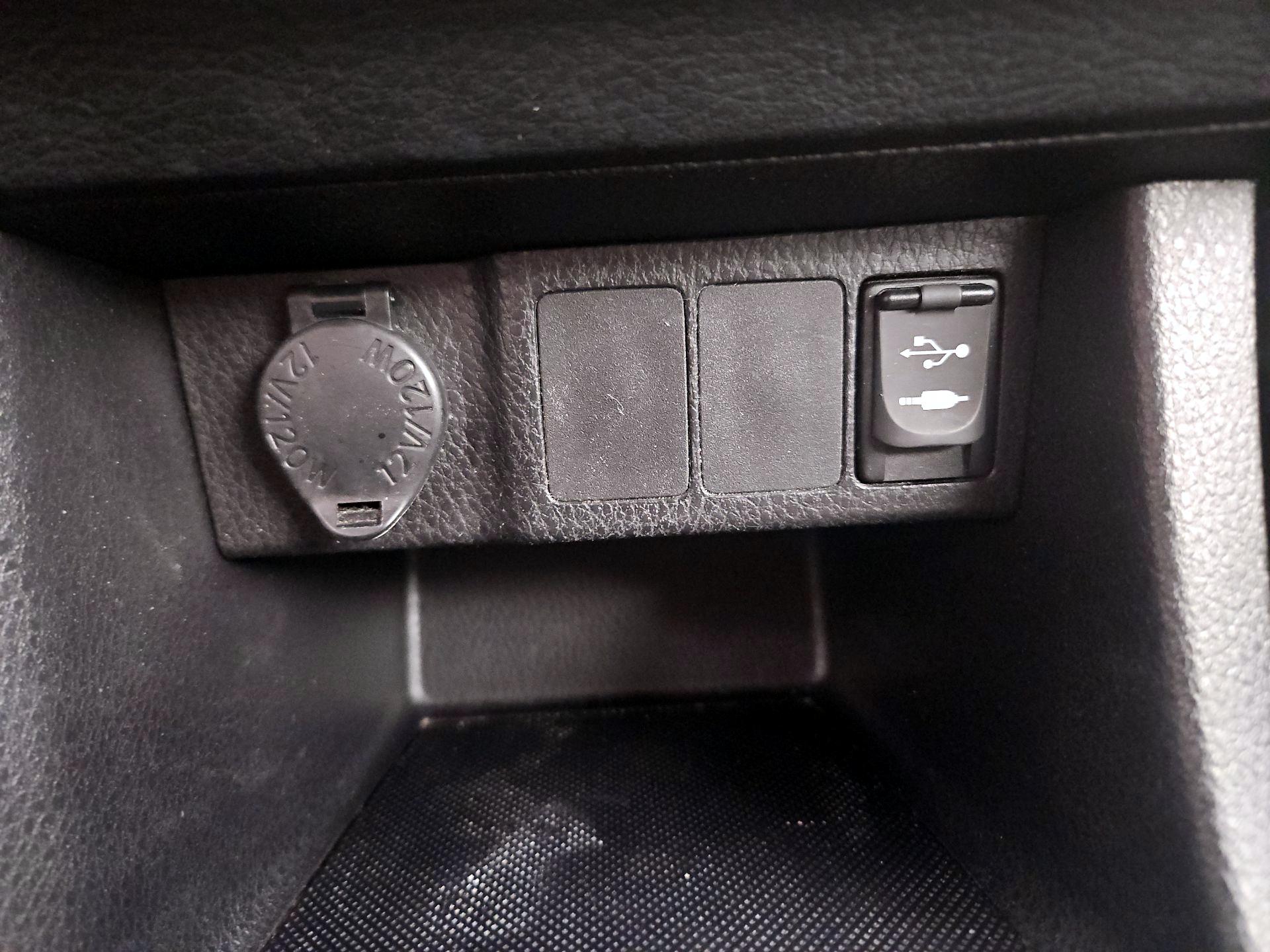 Thumbnail: 2014 Toyota Corolla - 18