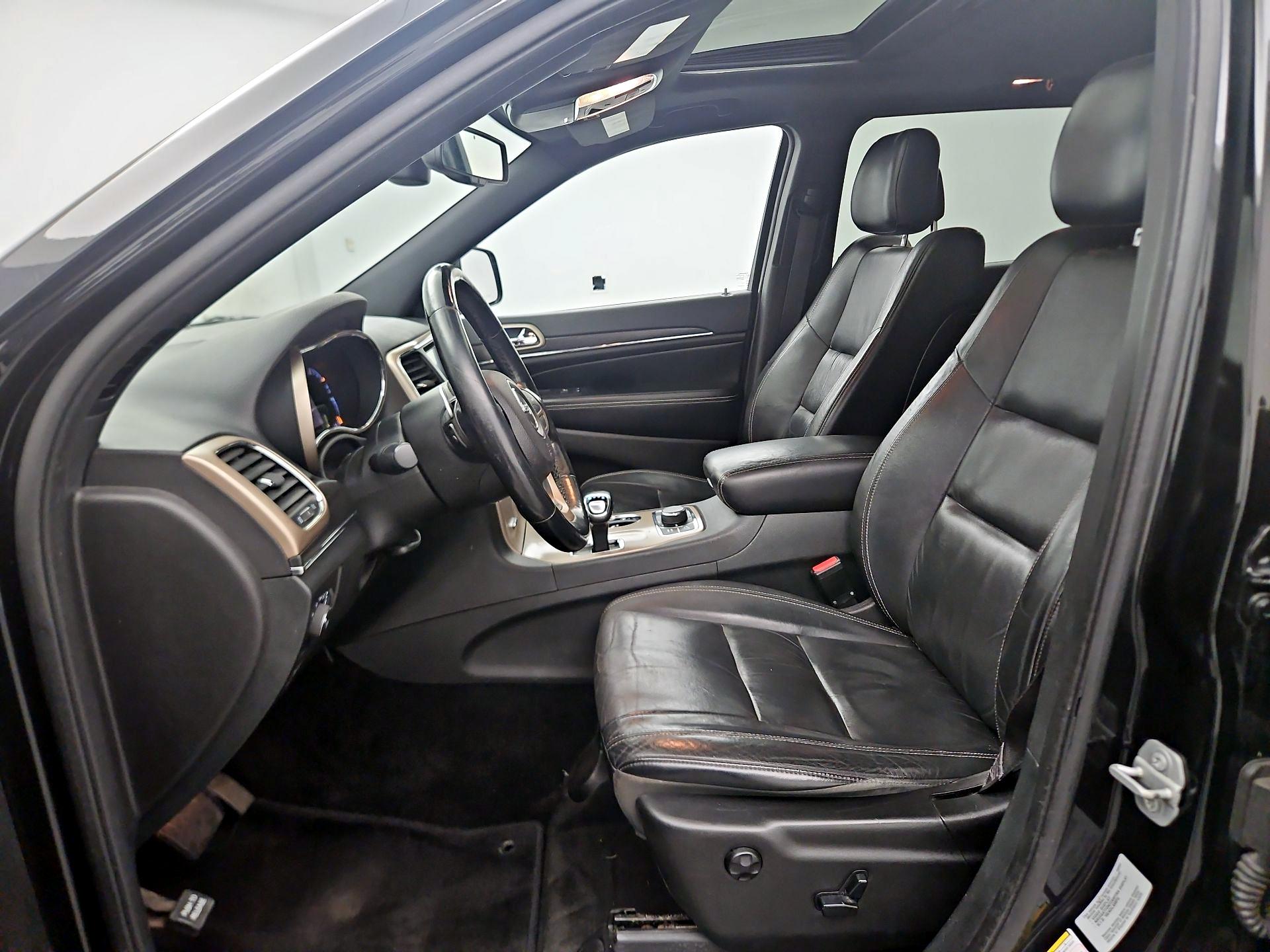 Thumbnail: 2015 Jeep Grand Cherokee - 11
