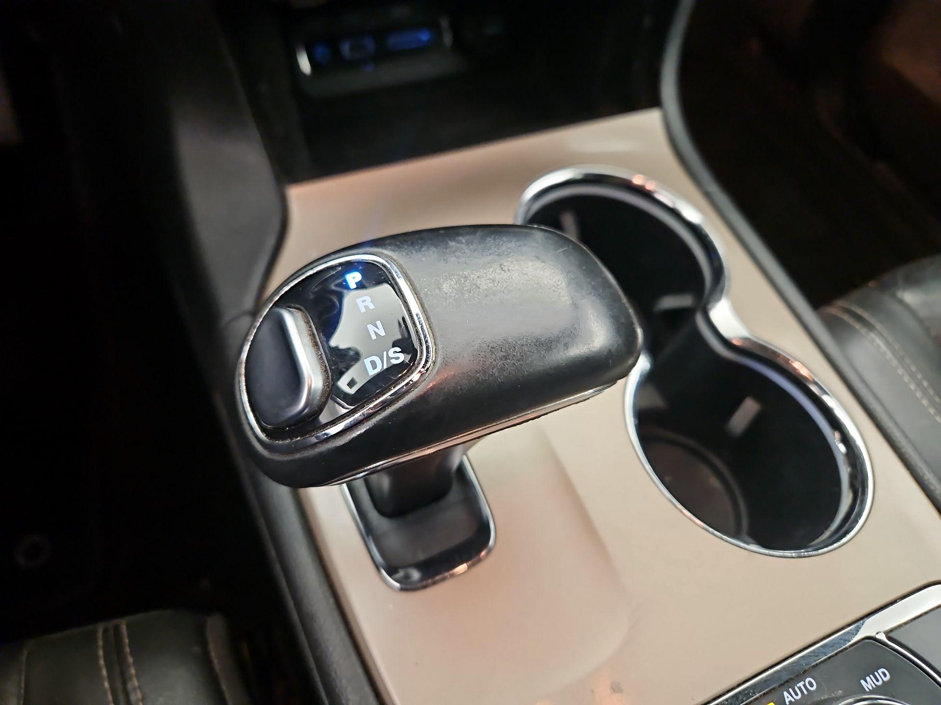 Thumbnail: 2015 Jeep Grand Cherokee - 16
