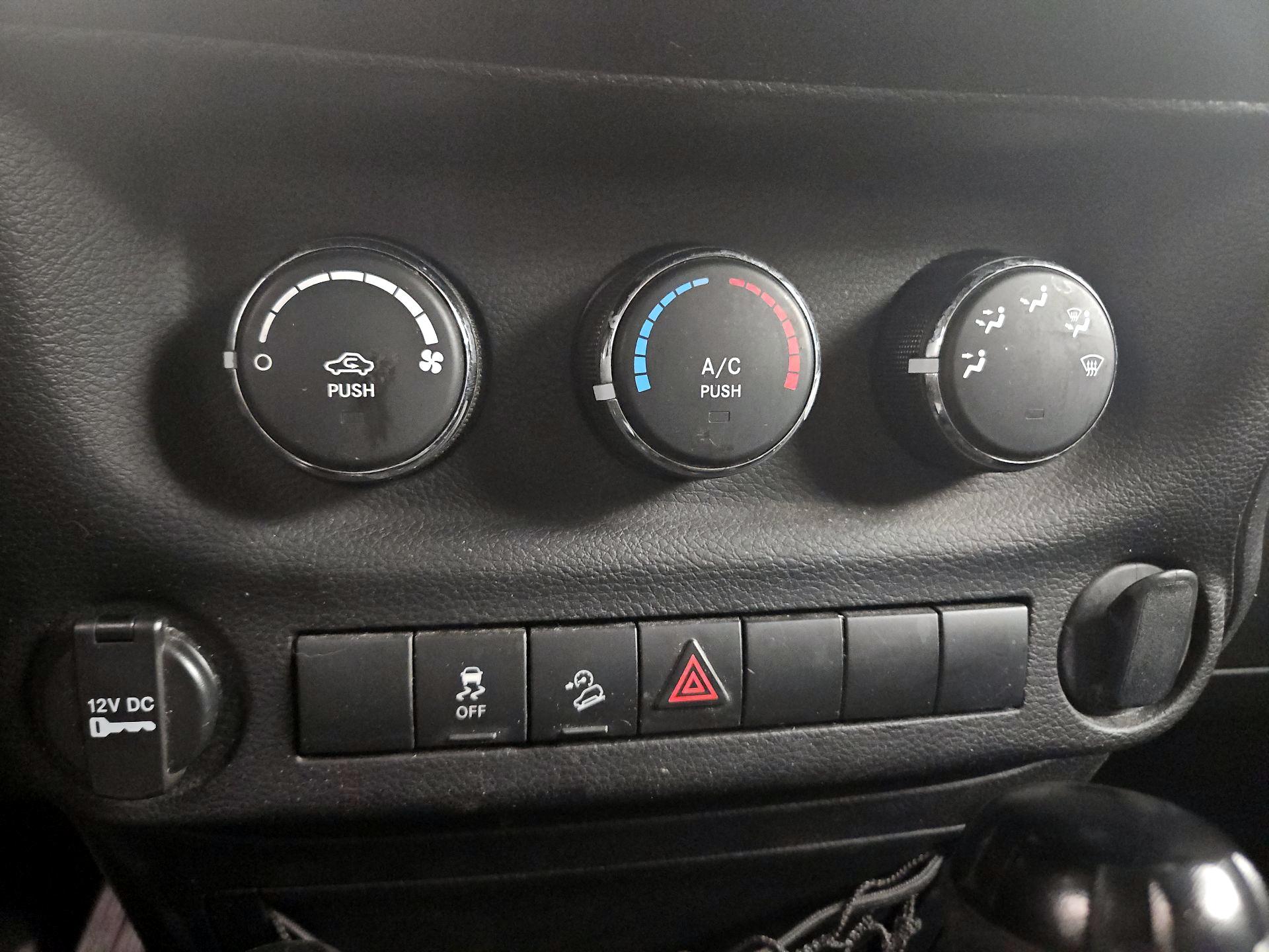 Thumbnail: 2013 Jeep Wrangler - 14