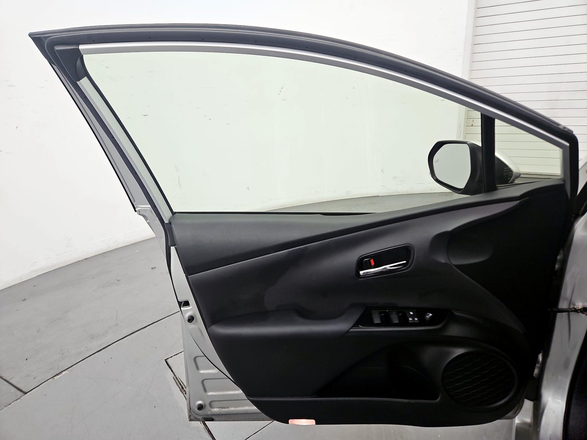 Thumbnail: 2021 Toyota Prius - 12