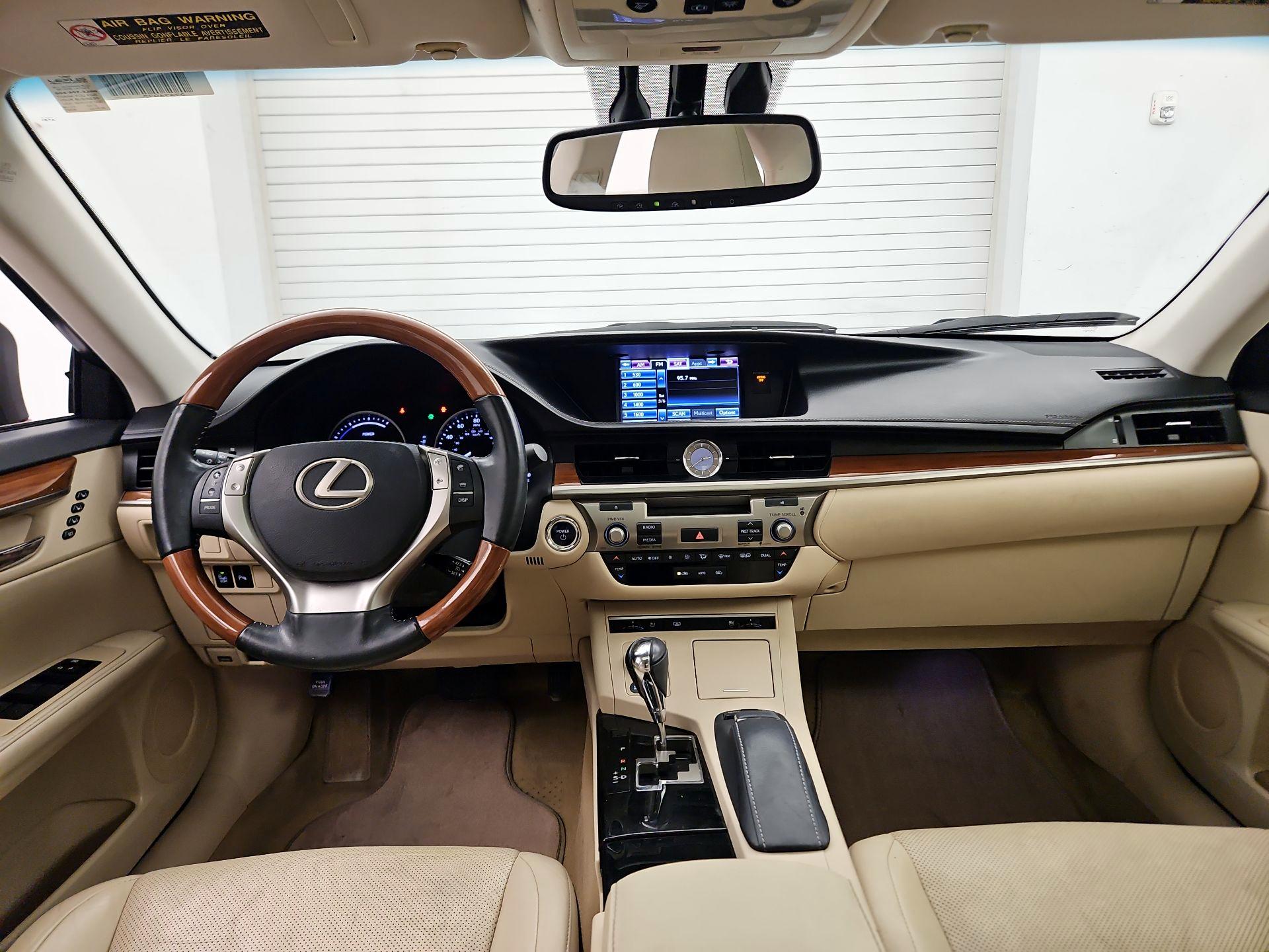 Thumbnail: 2013 Lexus ES - 9