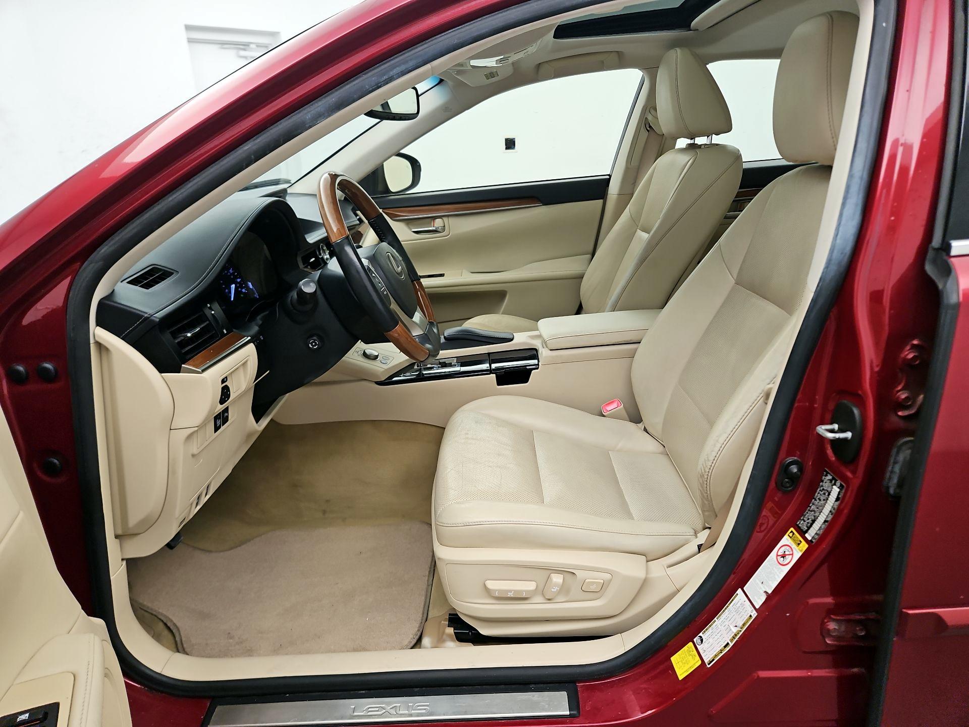 Thumbnail: 2013 Lexus ES - 11
