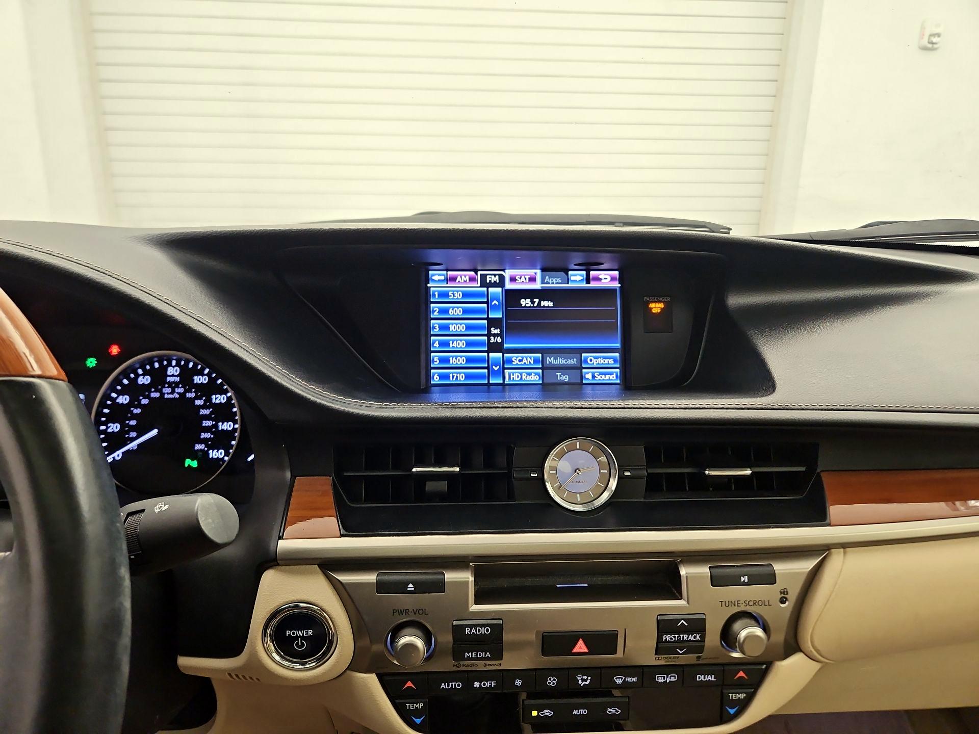 Thumbnail: 2013 Lexus ES - 13