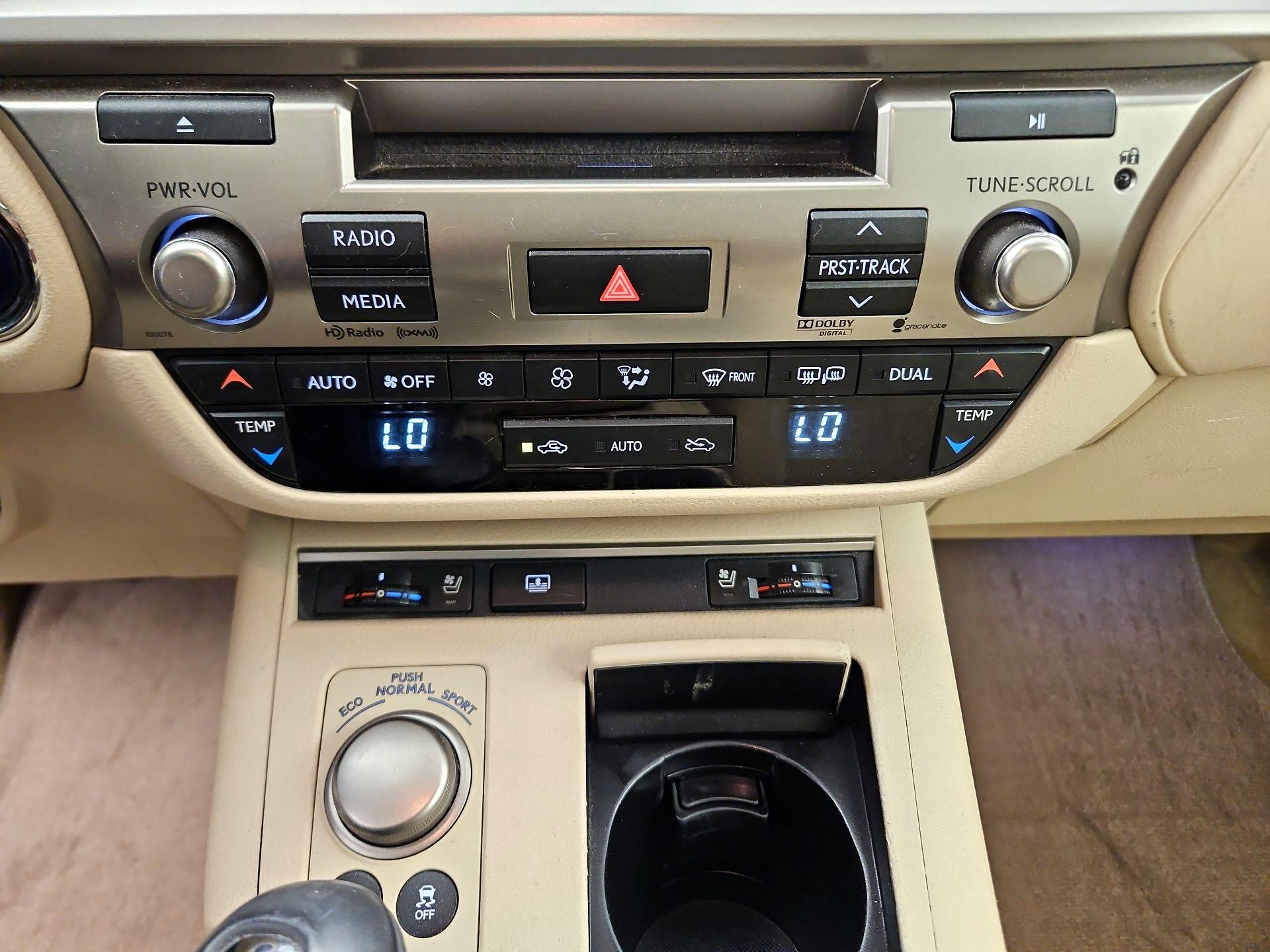 Thumbnail: 2013 Lexus ES - 14