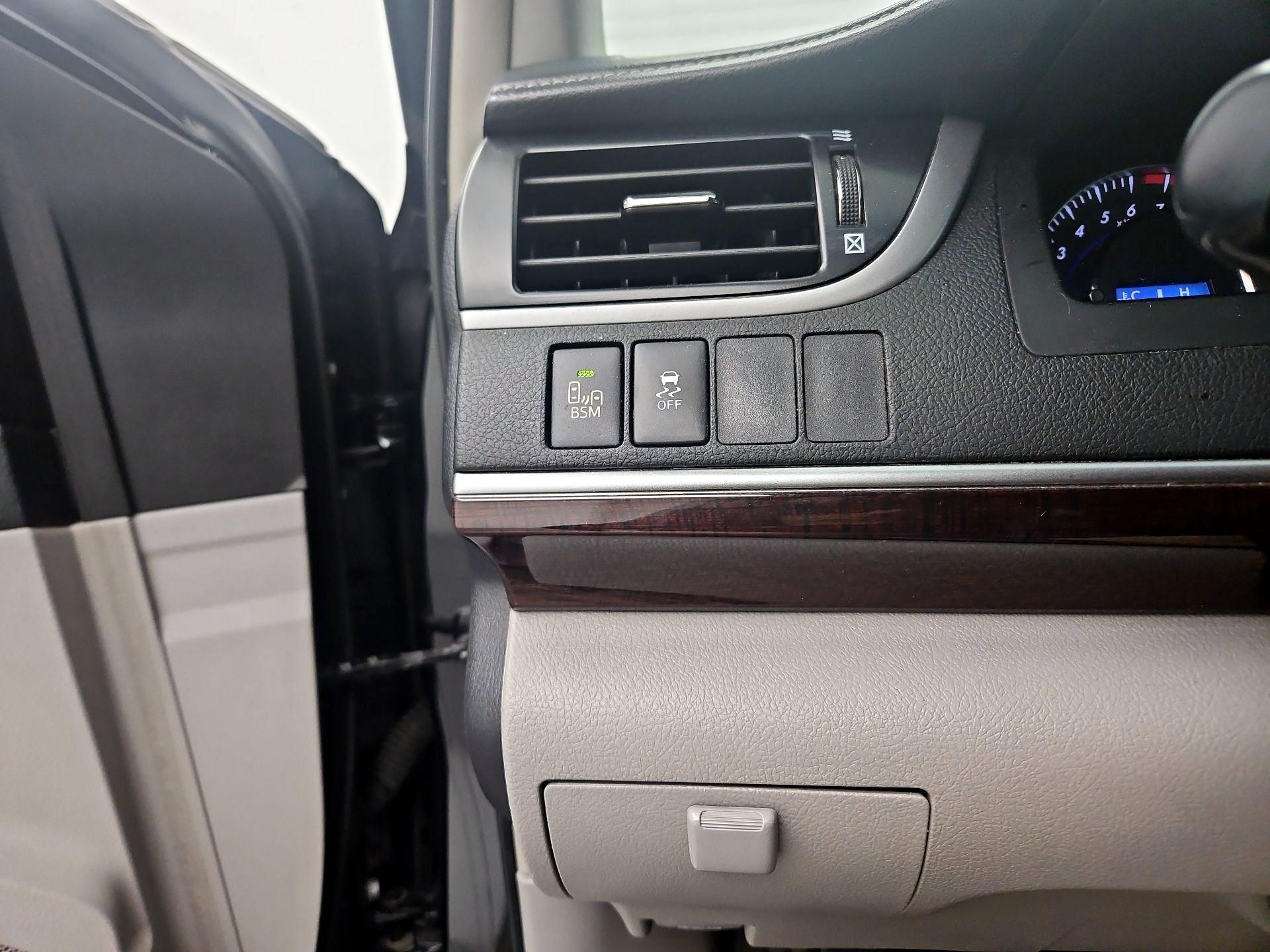 Thumbnail: 2014 Toyota Camry - 13