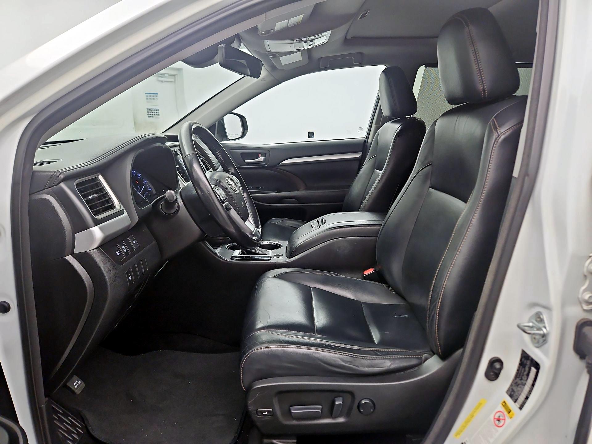 Thumbnail: 2017 Toyota Highlander - 11