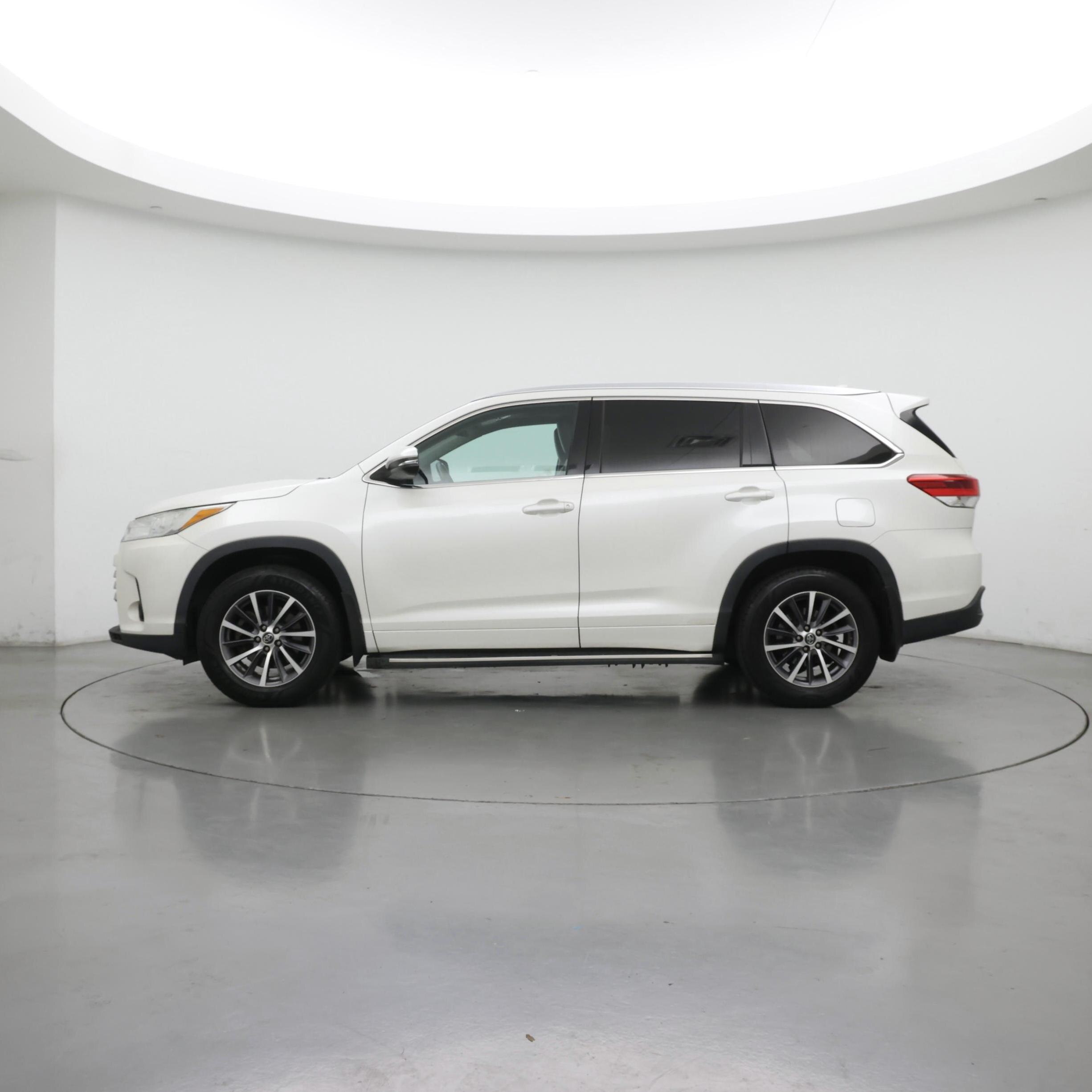 Thumbnail: 2017 Toyota Highlander - 3
