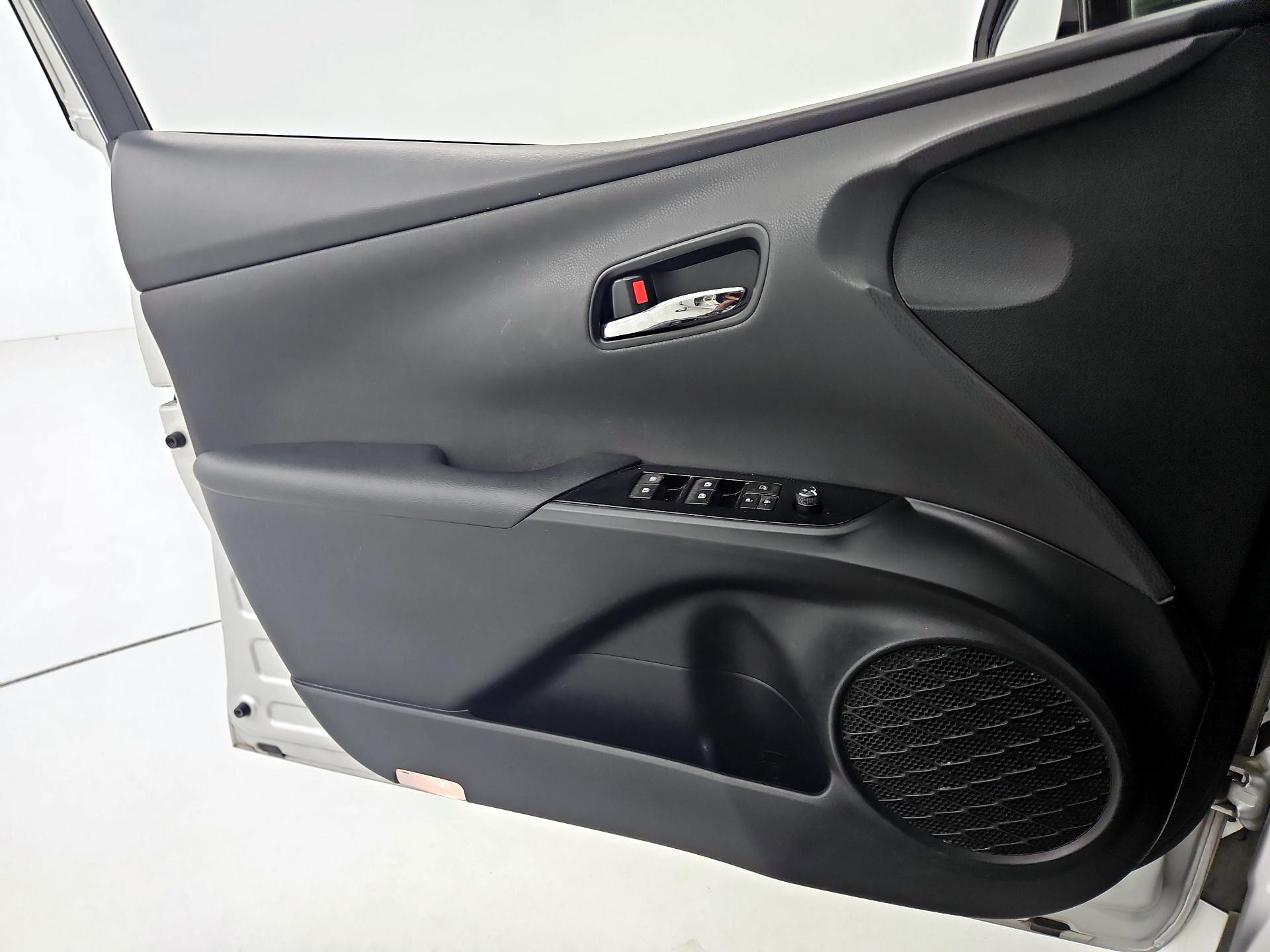 Thumbnail: 2016 Toyota Prius - 12