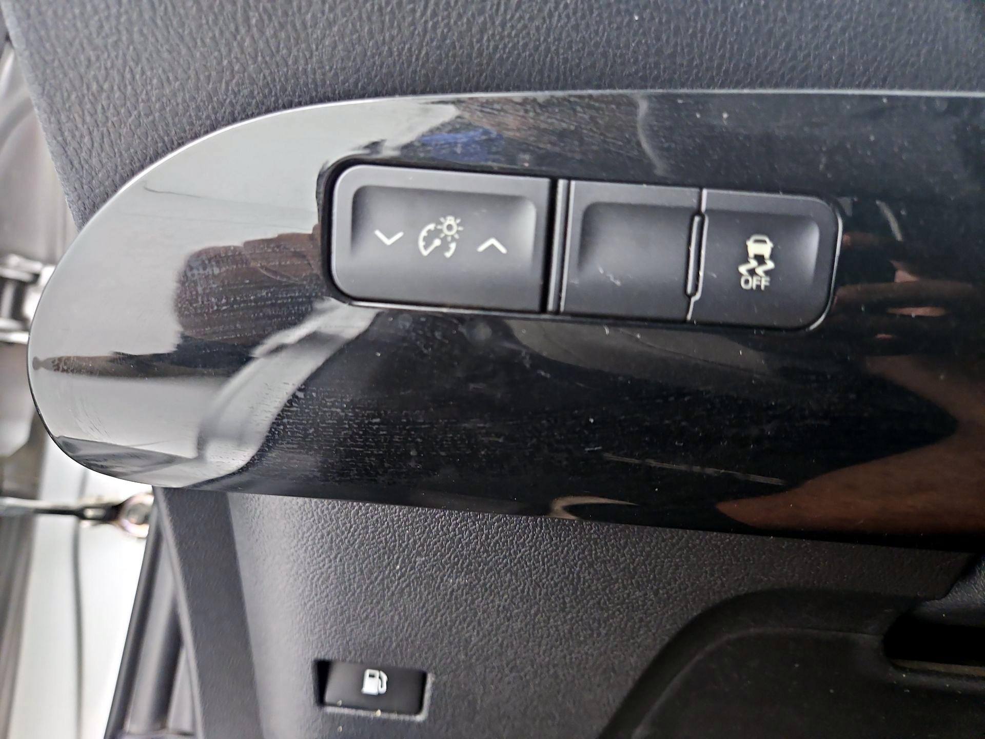 Thumbnail: 2016 Toyota Prius - 13